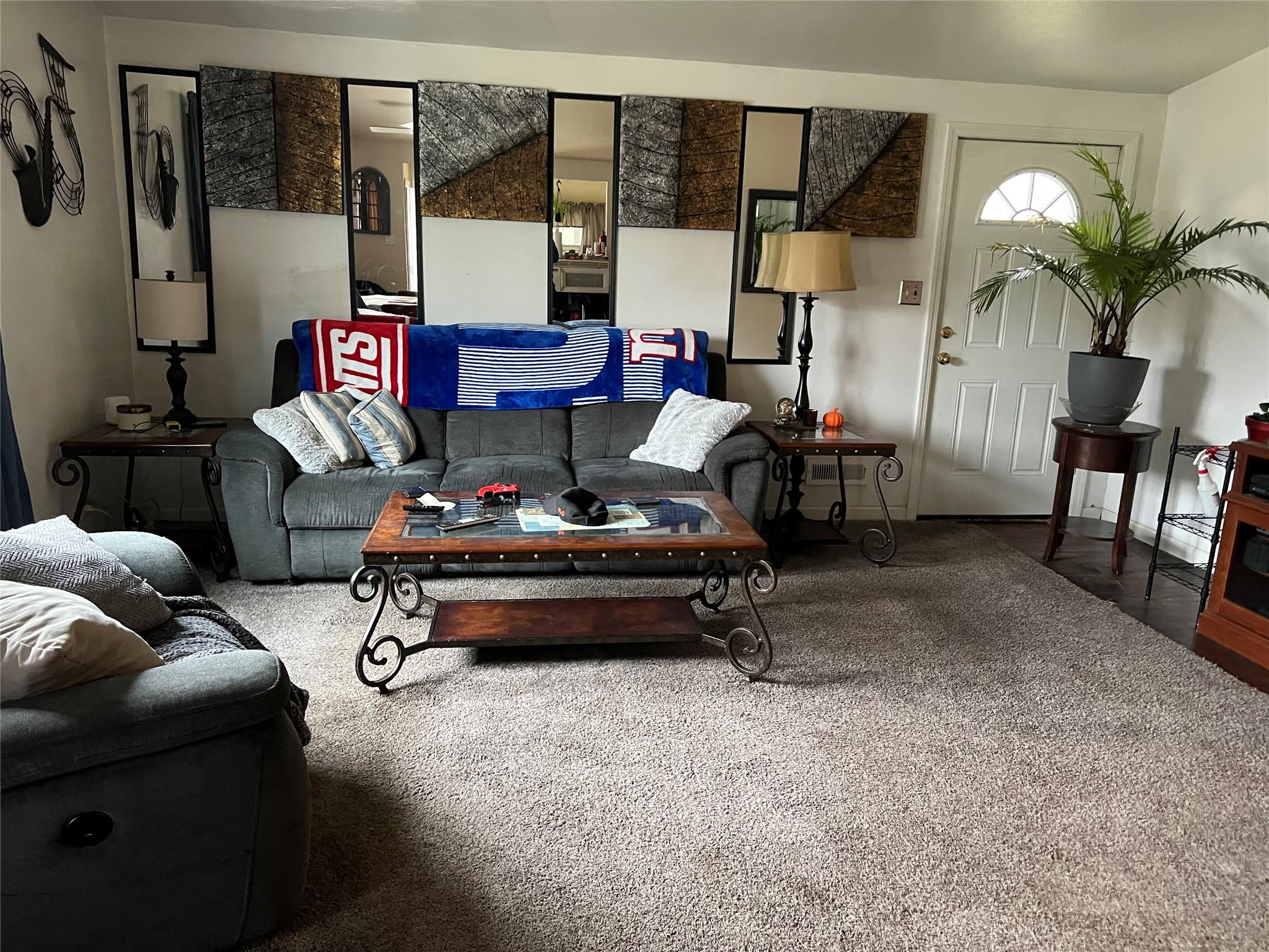 Ronkonkoma, New York, 11779, United States, 3 Bedrooms Bedrooms, ,1 BathroomBathrooms,Residential,For Sale,1786271
