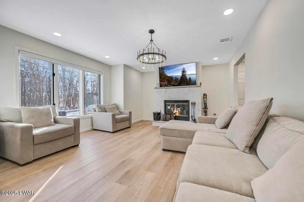 Lords Valley, Pennsylvania, 18428, United States, 6 Bedrooms Bedrooms, ,3 BathroomsBathrooms,Residential,For Sale,2001480