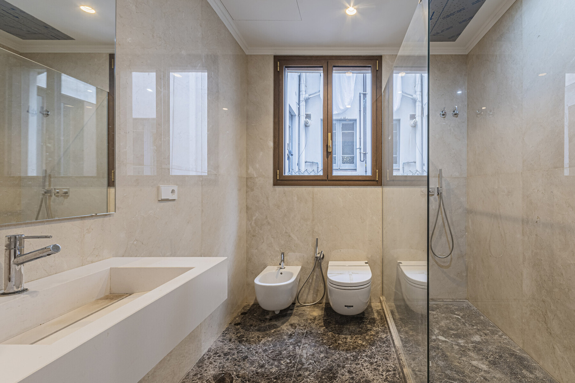  Renovated high-rise apartment in a stately building in Eixample. - 物件實景