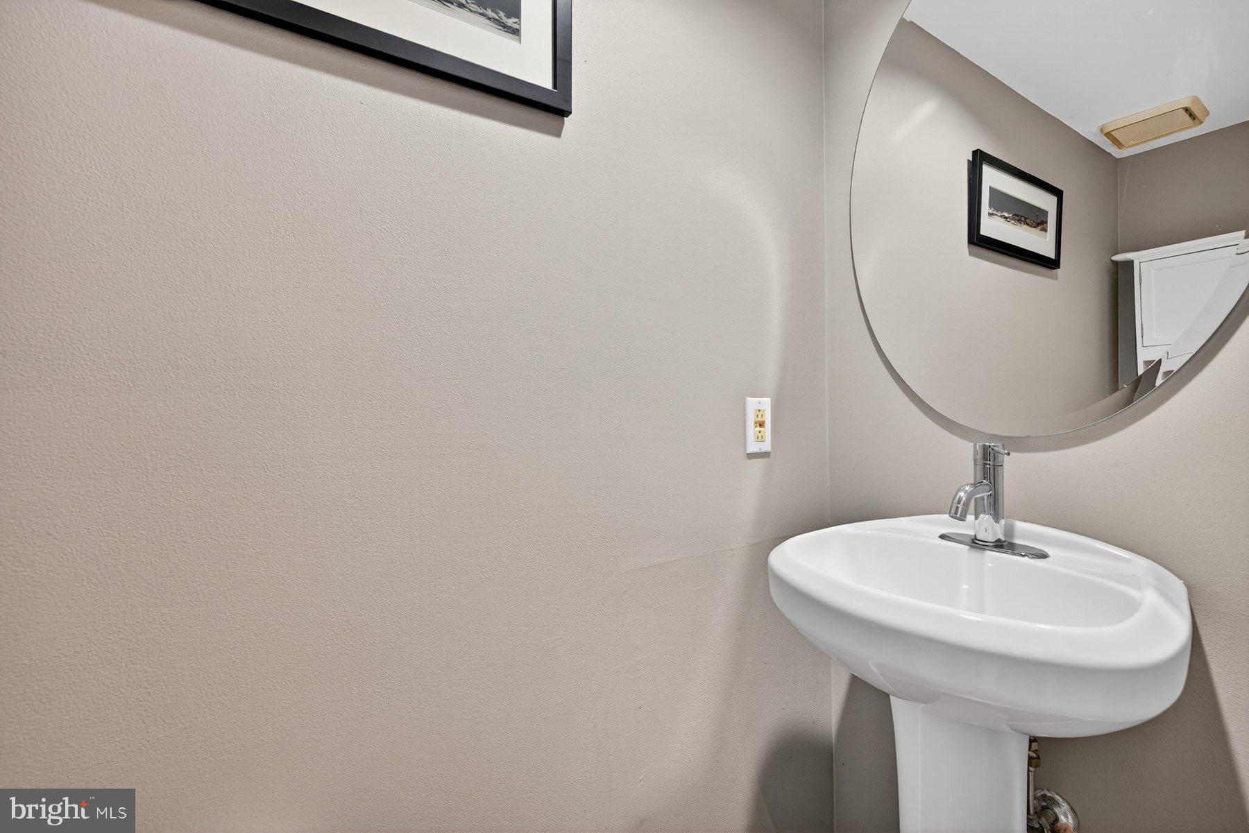 Arlington, Virginia, 22206, United States, ,Residential,For Sale,1992394