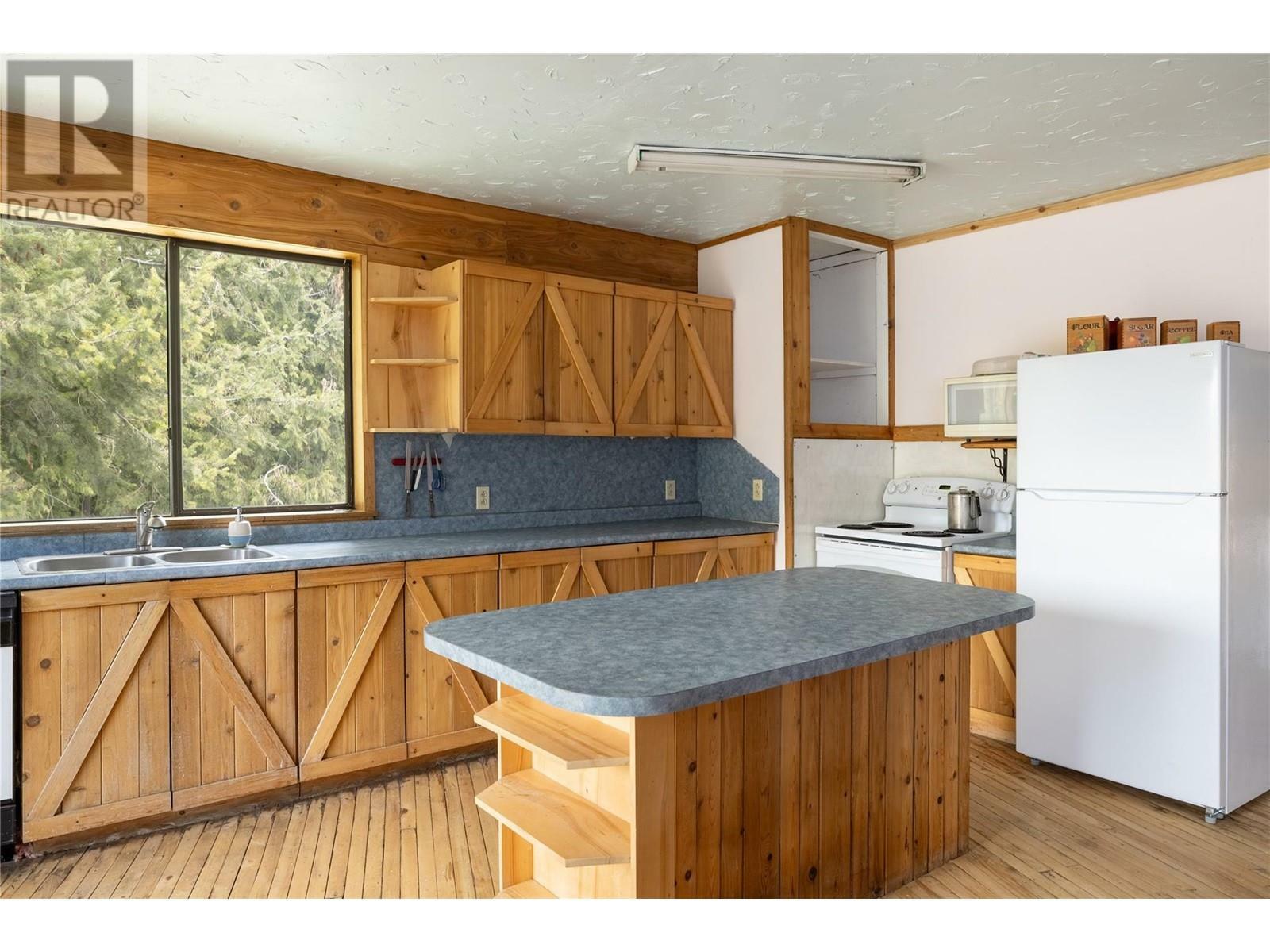 LUMBY, British Columbia, V0E 2G1, CA, 3 Bedrooms Bedrooms, ,2 BathroomsBathrooms,Residential,For Sale,1838495