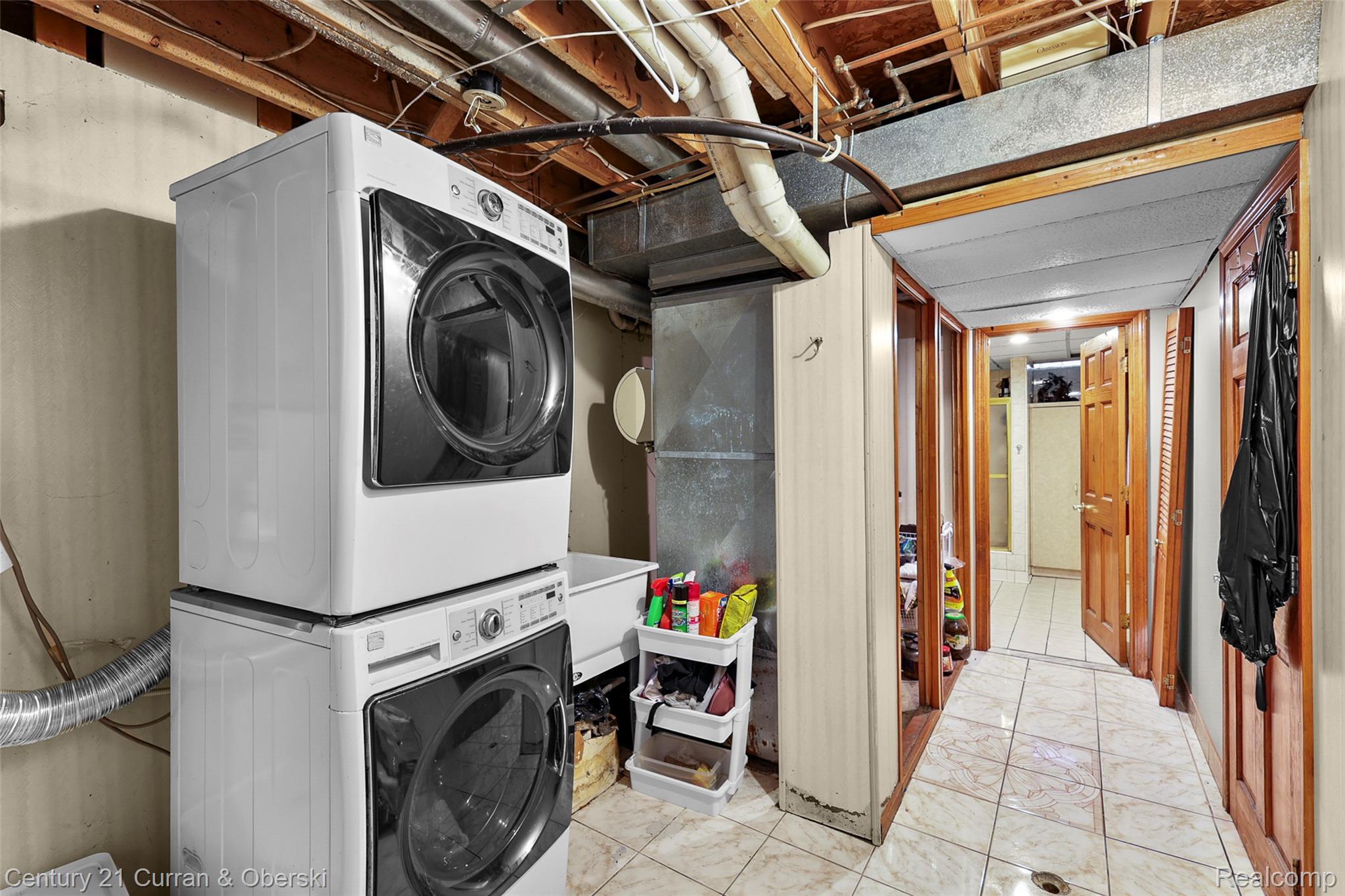 Dearborn, Michigan, 48126, United States, 4 Bedrooms Bedrooms, ,4 BathroomsBathrooms,Residential,For Sale,1974574