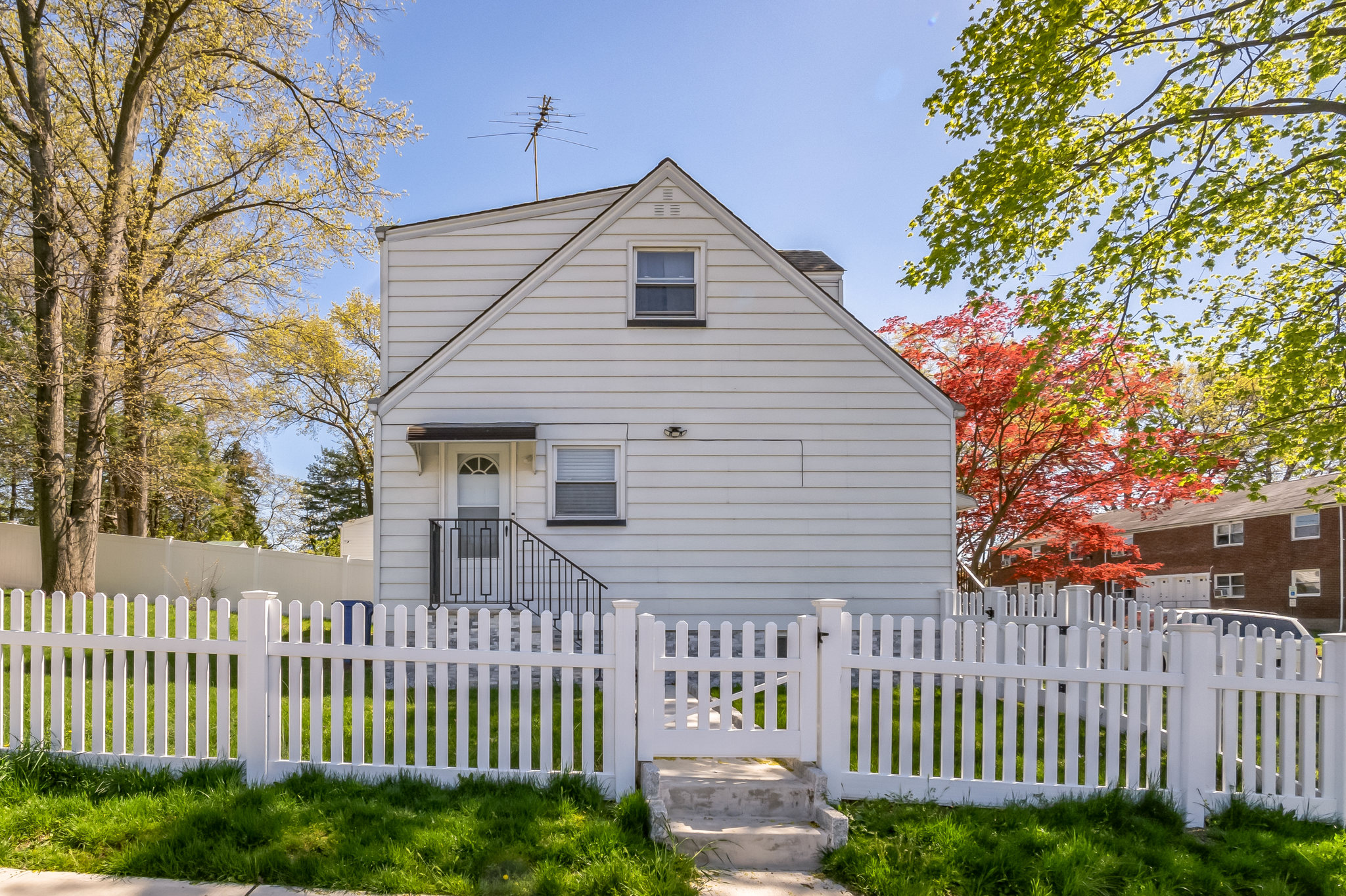 Elmwood Park, New Jersey, 07407, United States, 3 Bedrooms Bedrooms, ,2 BathroomsBathrooms,Residential,For Sale,1982757