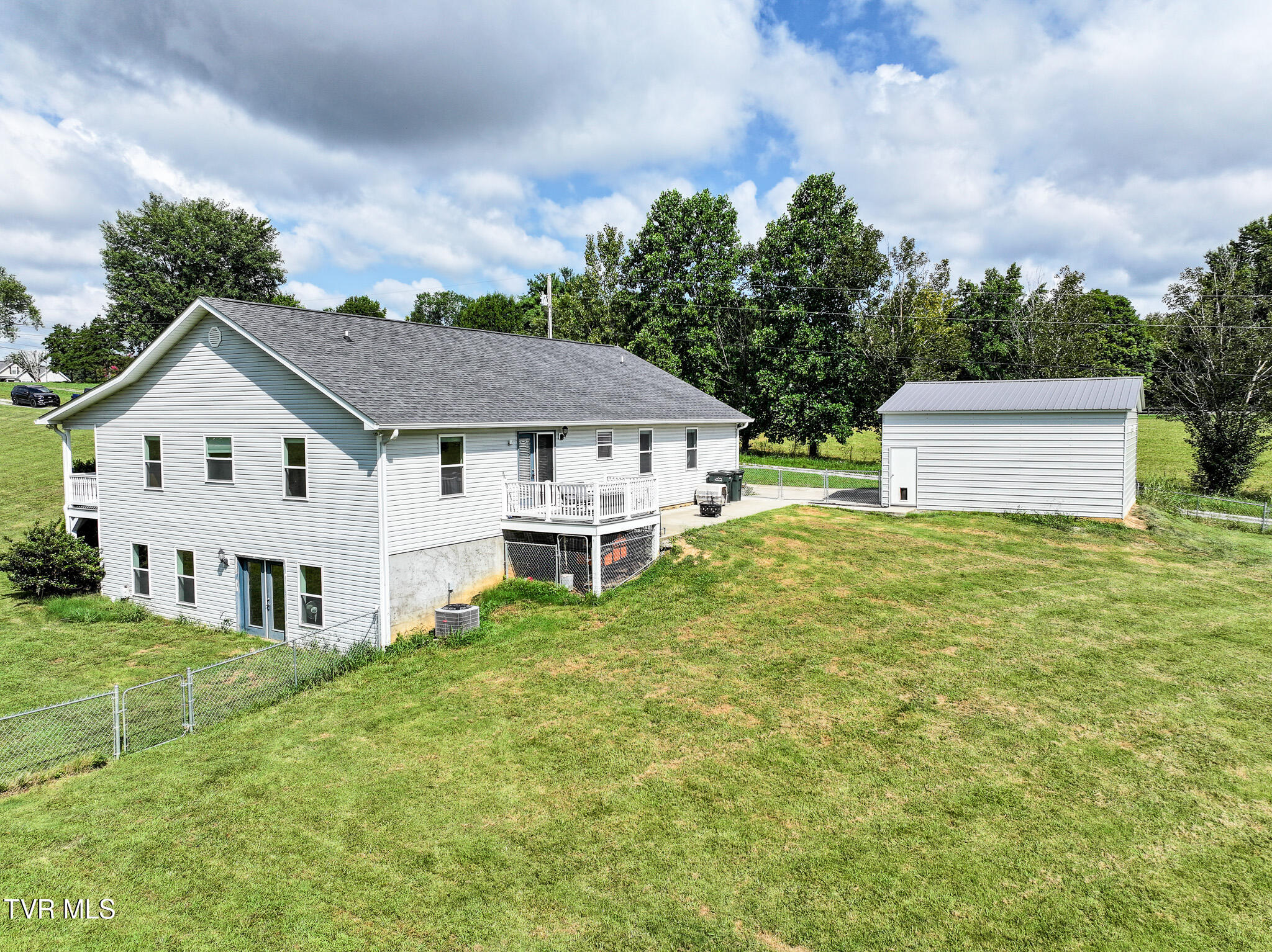 Greeneville, Tennessee, 37745, United States, 3 Bedrooms Bedrooms, ,3 BathroomsBathrooms,Residential,For Sale,1944851