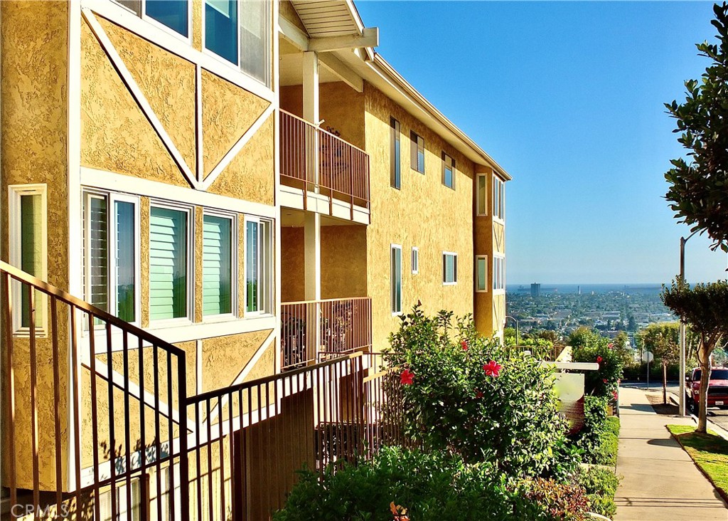 Signal Hill, California, 90755, United States, 2 Bedrooms Bedrooms, ,1 BathroomBathrooms,Residential,For Sale,1970804