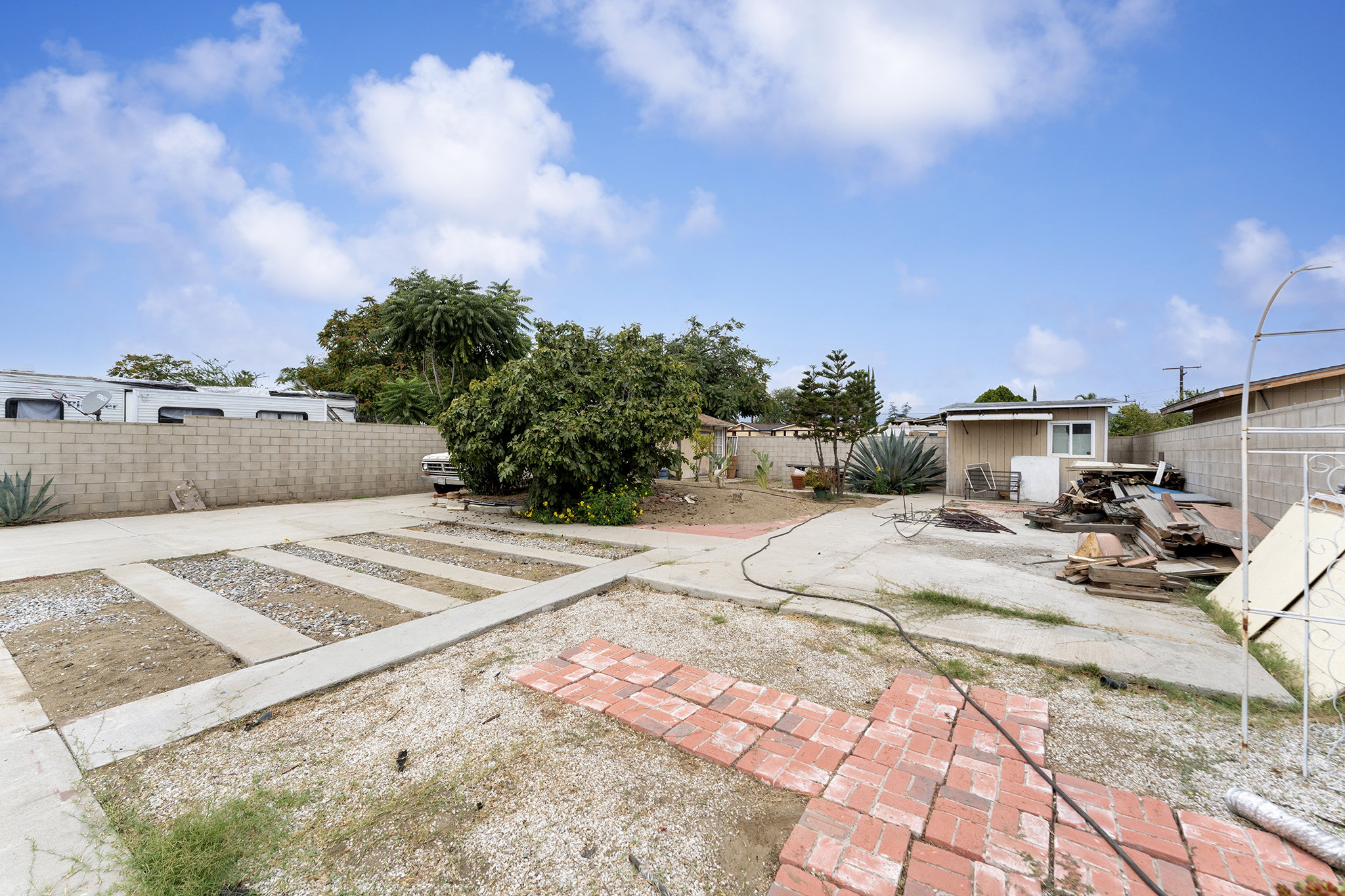 Fontana, California, 92335, United States, 2 Bedrooms Bedrooms, ,1 BathroomBathrooms,Residential,For Sale,1974316