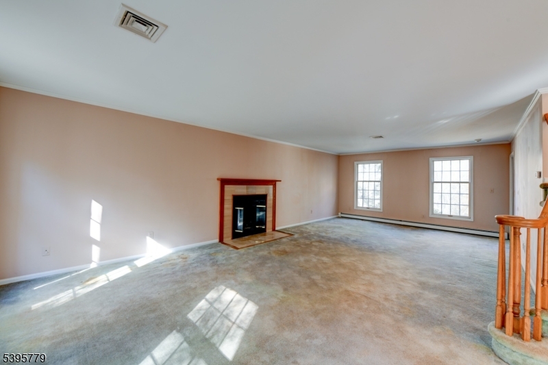 Kinnelon Boro, New Jersey, 07405, United States, 3 Bedrooms Bedrooms, ,3 BathroomsBathrooms,Residential,For Sale,1989629