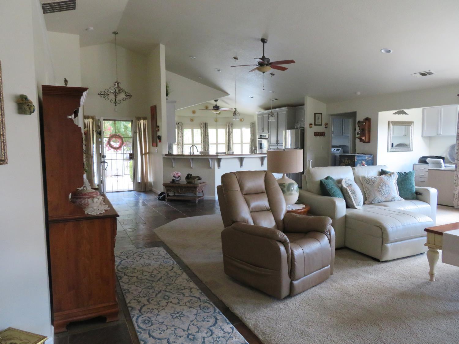 Oakdale, California, 95361, United States, 3 Bedrooms Bedrooms, ,2 BathroomsBathrooms,Residential,For Sale,1942703