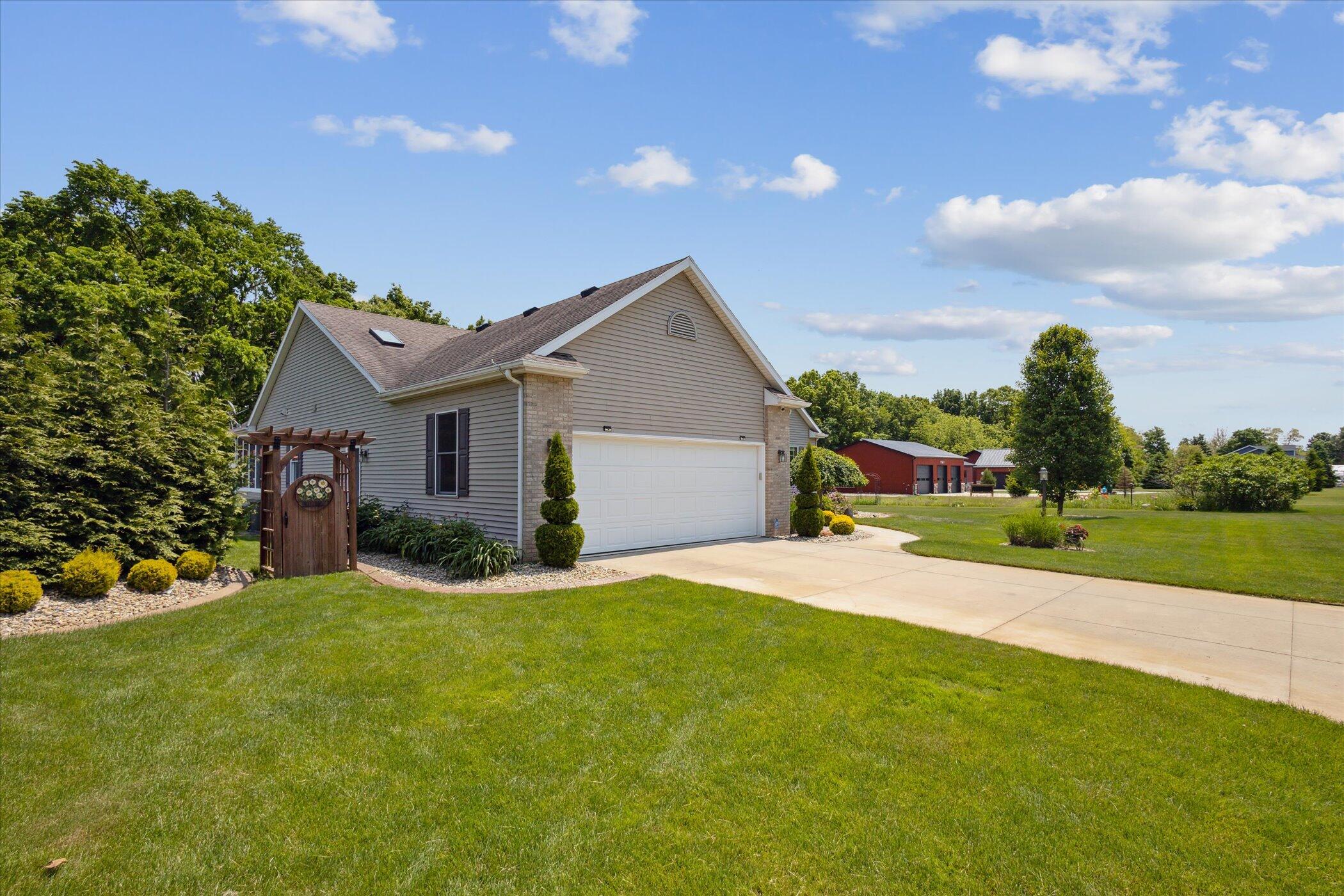 Edwardsburg, Michigan, 49112, United States, 4 Bedrooms Bedrooms, ,4 BathroomsBathrooms,Residential,For Sale,1989598