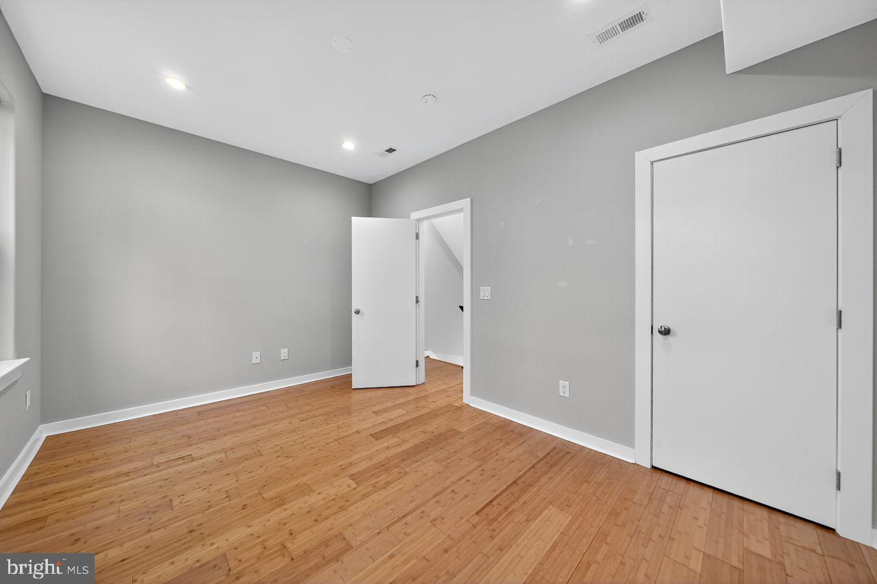 Philadelphia, Pennsylvania, 19146, United States, 4 Bedrooms Bedrooms, ,3 BathroomsBathrooms,Residential,For Sale,1960964