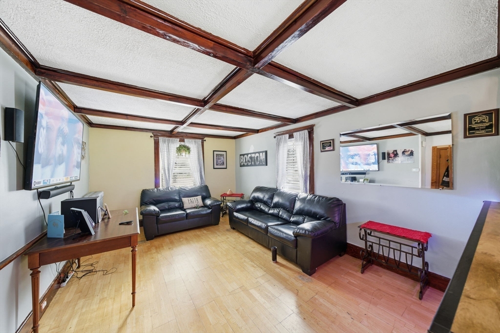 Methuen, Massachusetts, 01844, United States, 5 Bedrooms Bedrooms, ,2 BathroomsBathrooms,Residential,For Sale,2000713