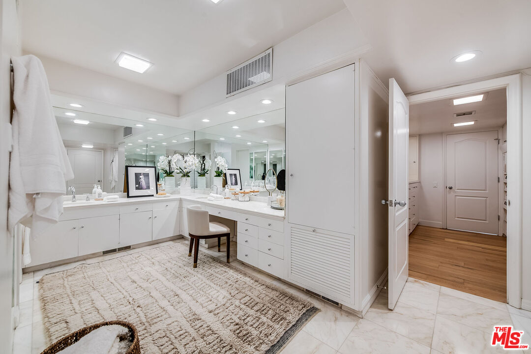 Beverly Hills, California, 90210, United States, 6 Bedrooms Bedrooms, ,6 BathroomsBathrooms,Residential,For Sale,1793530