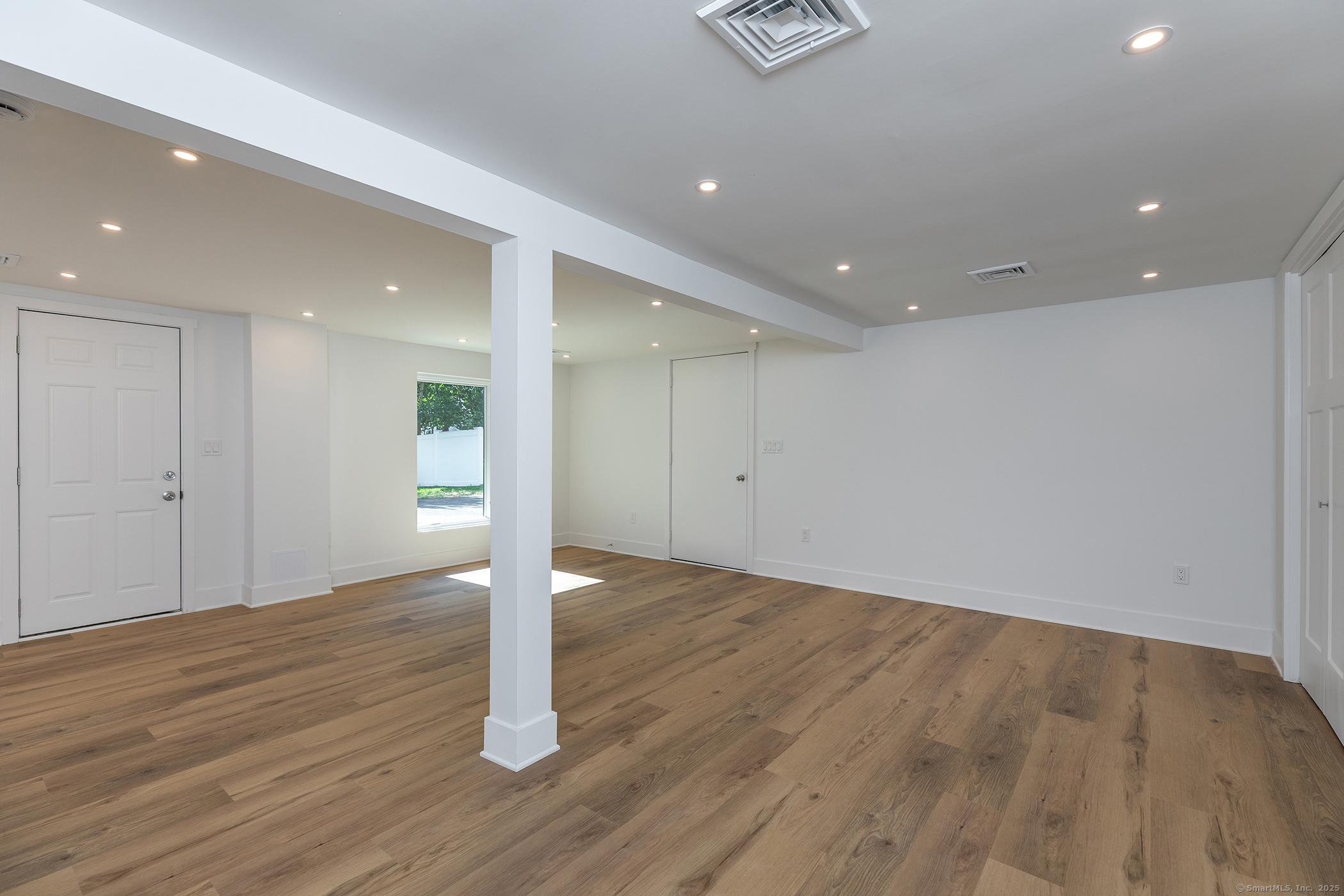 Brookfield, Connecticut, 06804, United States, 3 Bedrooms Bedrooms, ,2 BathroomsBathrooms,Residential,For Sale,1911070