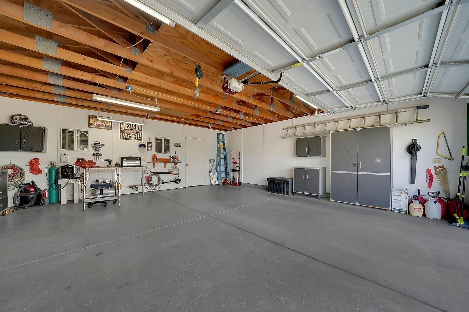 Valley Springs, California, 95252, United States, 5 Bedrooms Bedrooms, ,4 BathroomsBathrooms,Residential,For Sale,1724750