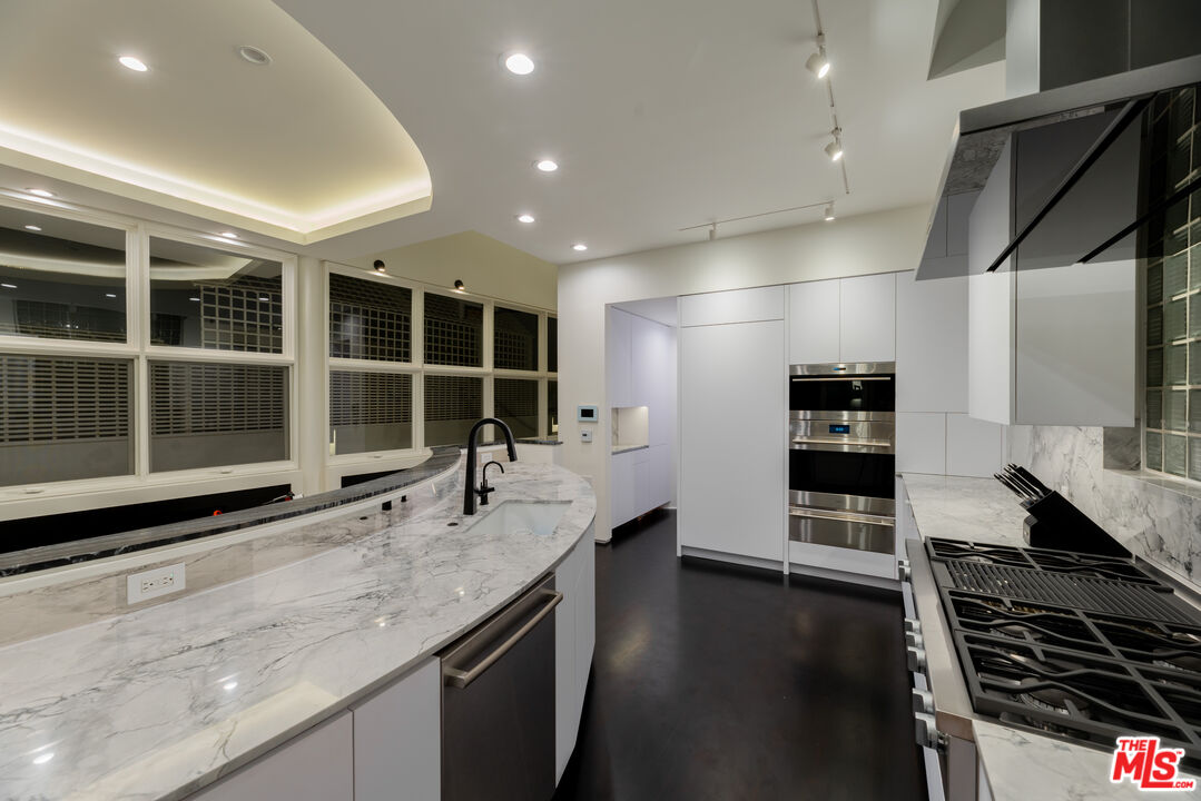 Malibu, California, 90265, United States, 4 Bedrooms Bedrooms, ,6 BathroomsBathrooms,Residential,For Sale,1912115