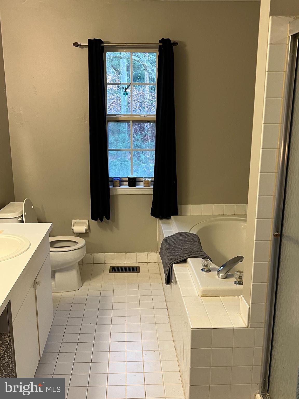 PHILADELPHIA, Pennsylvania, 19128, United States, 4 Bedrooms Bedrooms, ,3 BathroomsBathrooms,Residential,For Sale,2009275