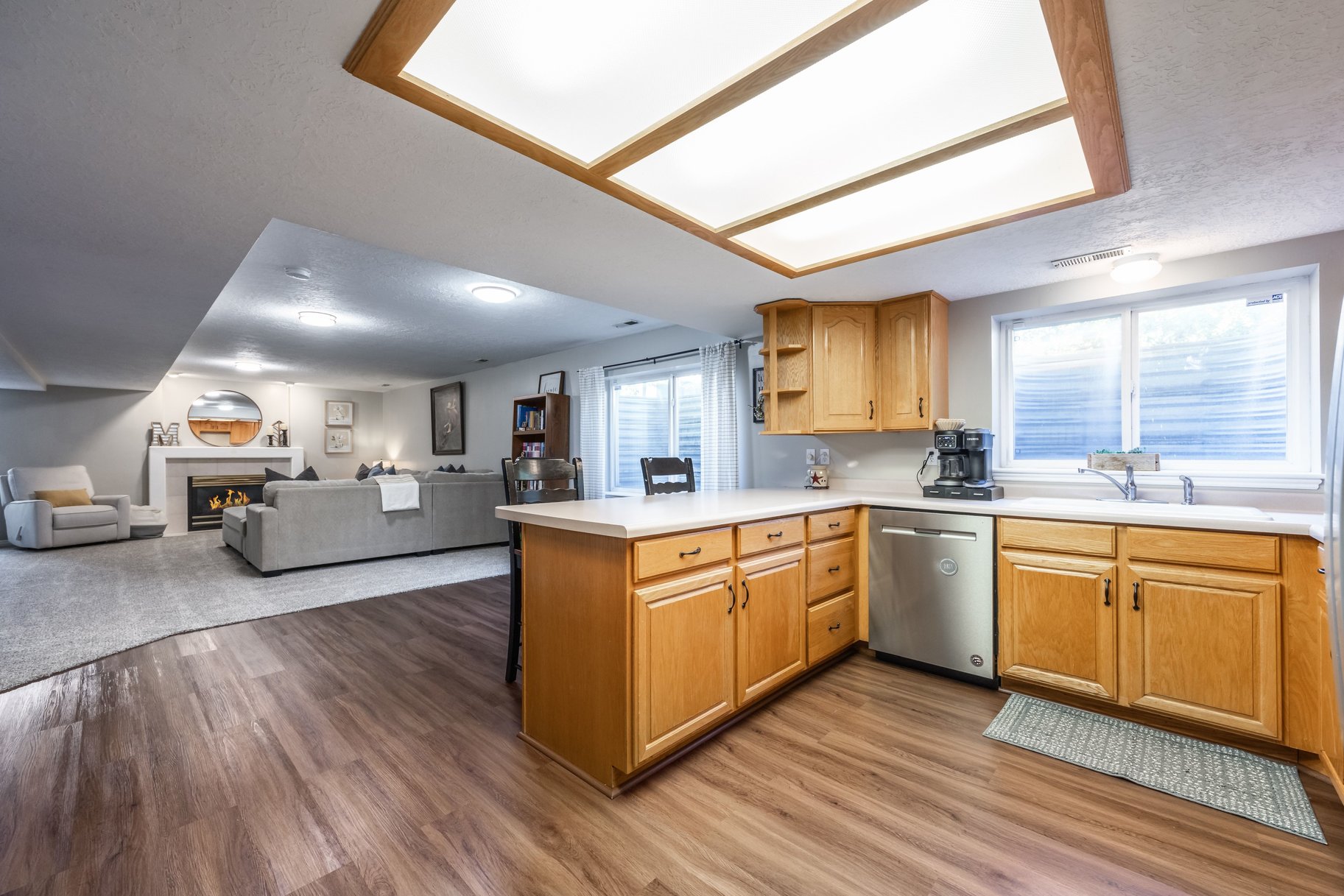  Multigenerational Living in South Jordan: 5 Beds, 2 Kitchens, 0.33-Acre Lot - 物件實景