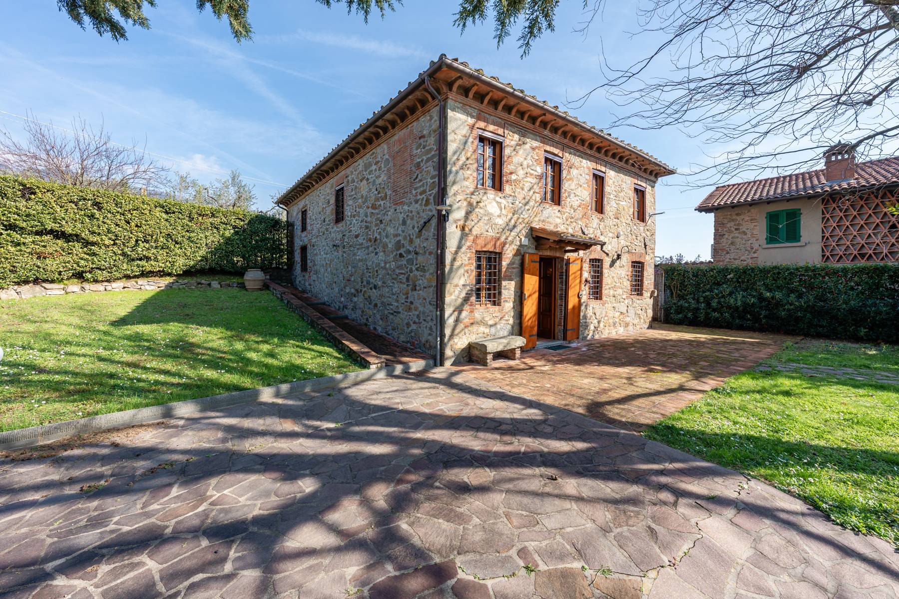 Refined countryhouse on the hills of Tofori