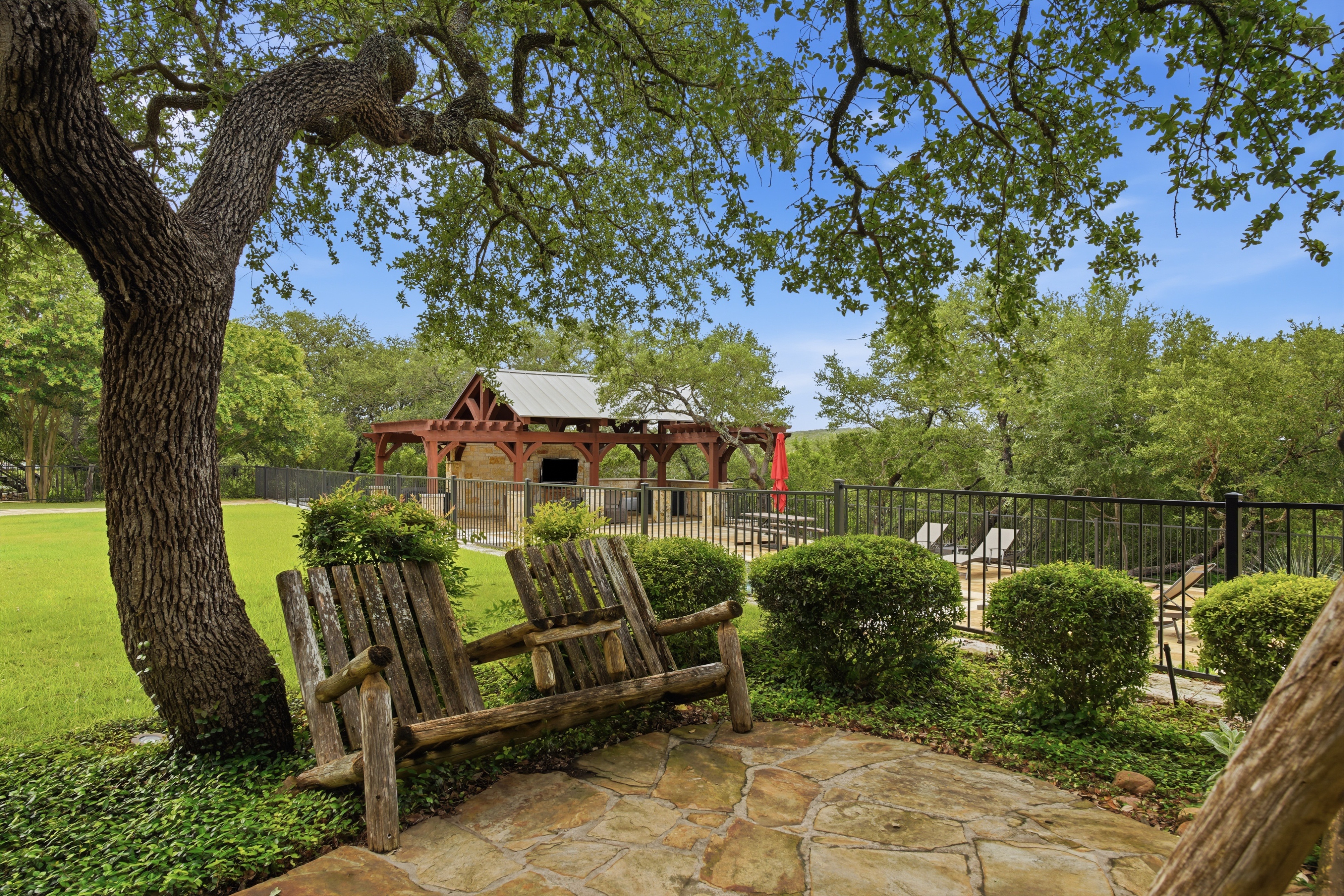  Iron Horse Canyon Estate with Resort-Style Backyard - 物件實景