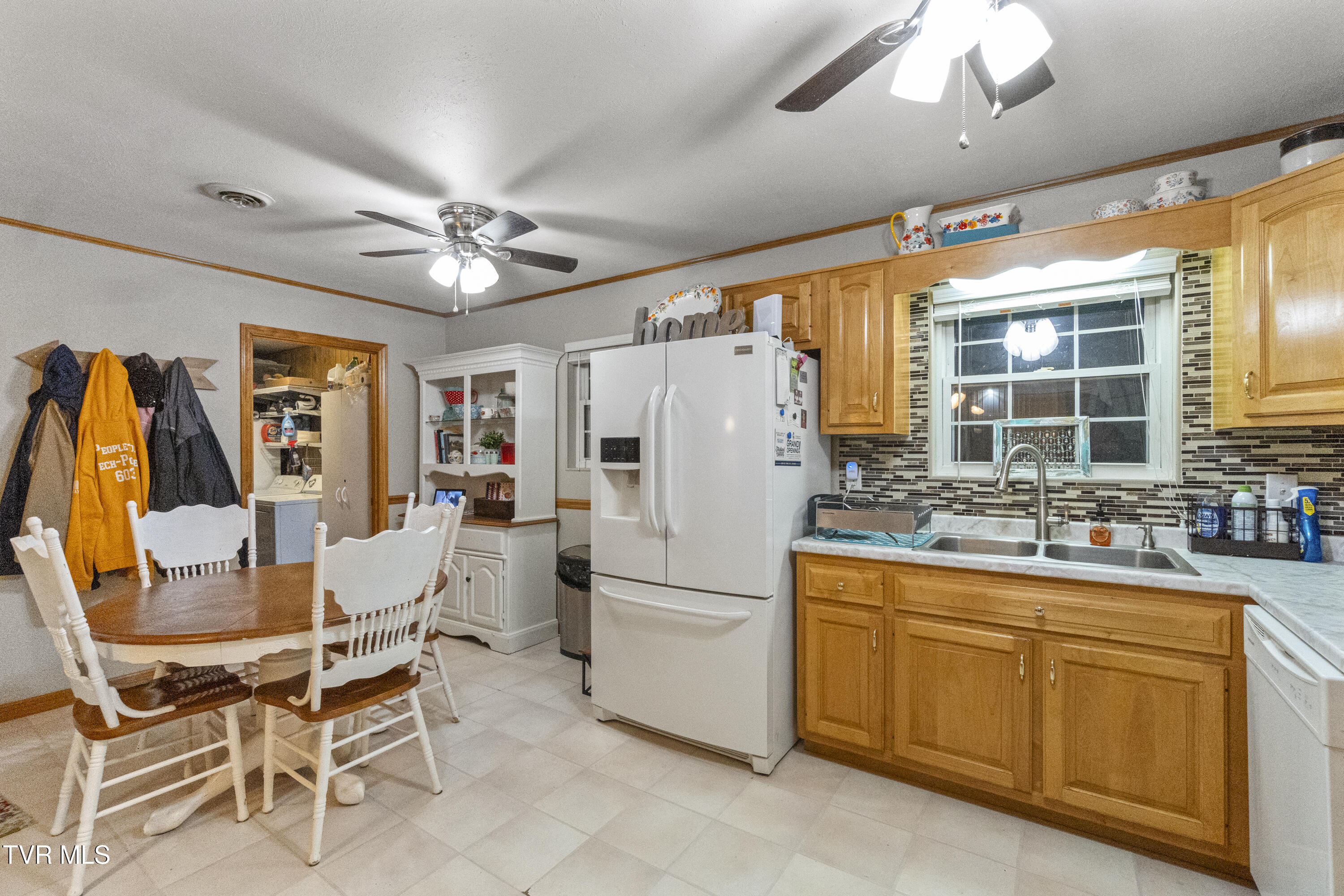 Greeneville, Tennessee, 37743, United States, 3 Bedrooms Bedrooms, ,2 BathroomsBathrooms,Residential,For Sale,1990242