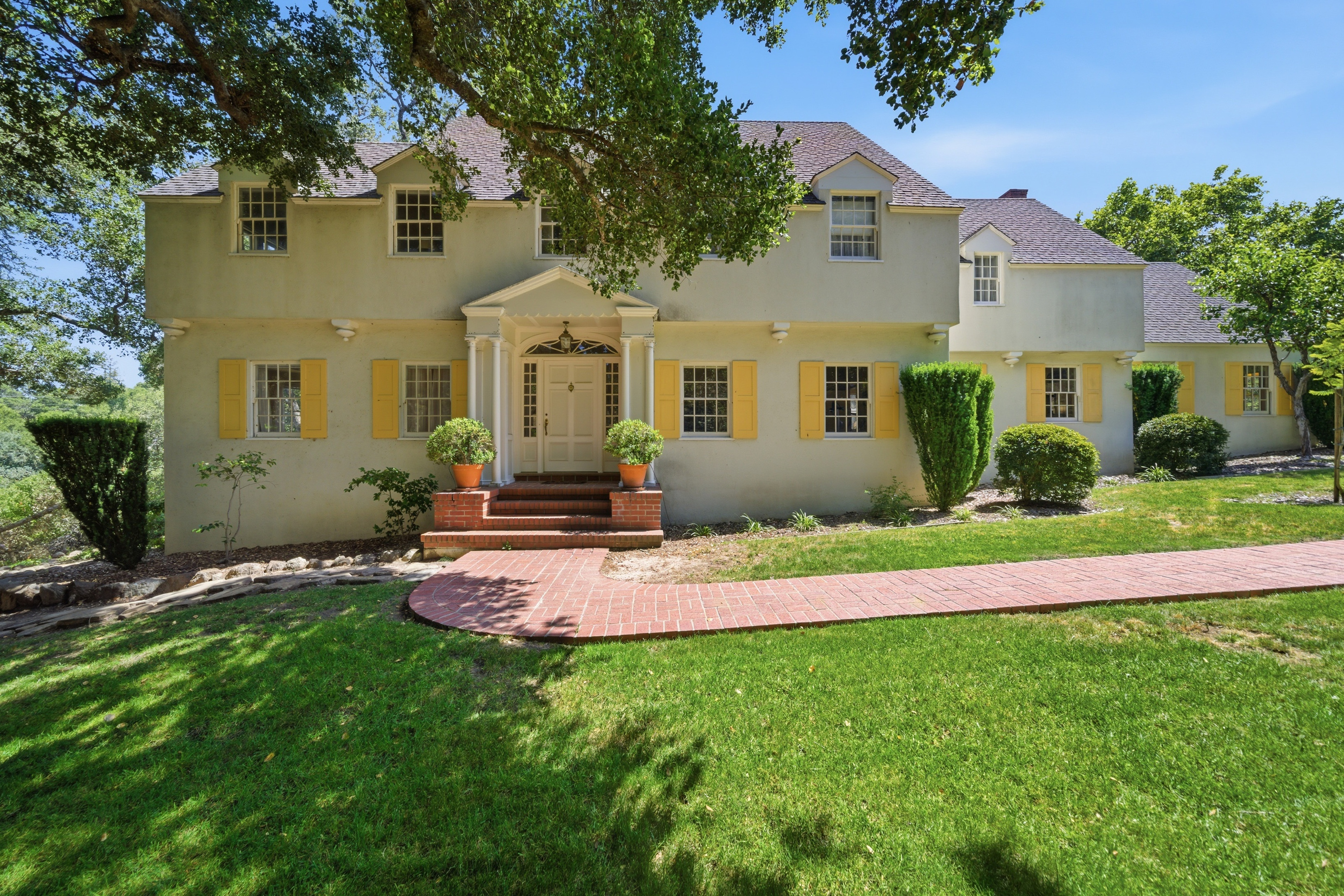  Extraordinary Acre Estate with Development Potential in a Prime Location - 物件實景