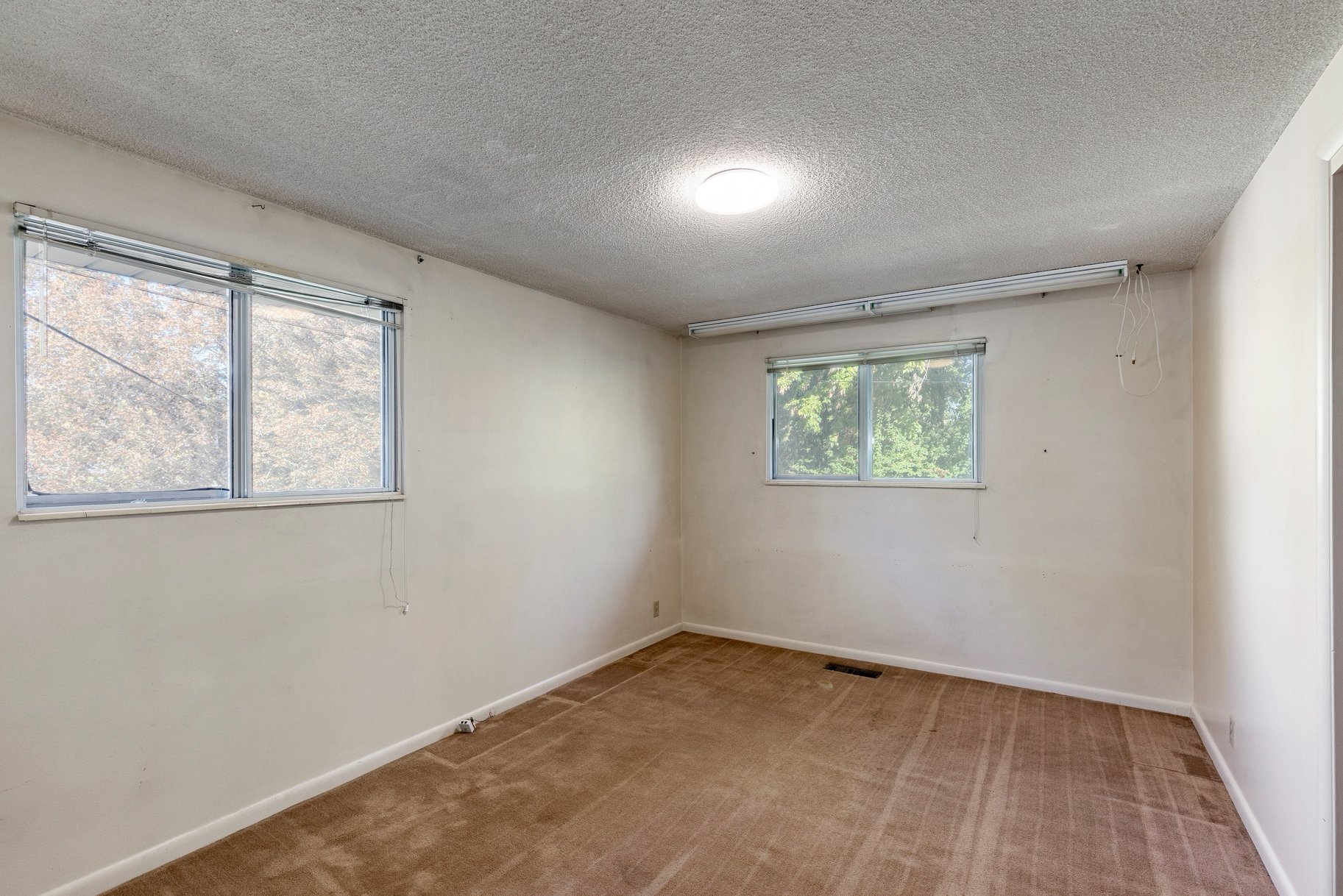  Solid Millcreek Home with Huge Workshop - 物件實景