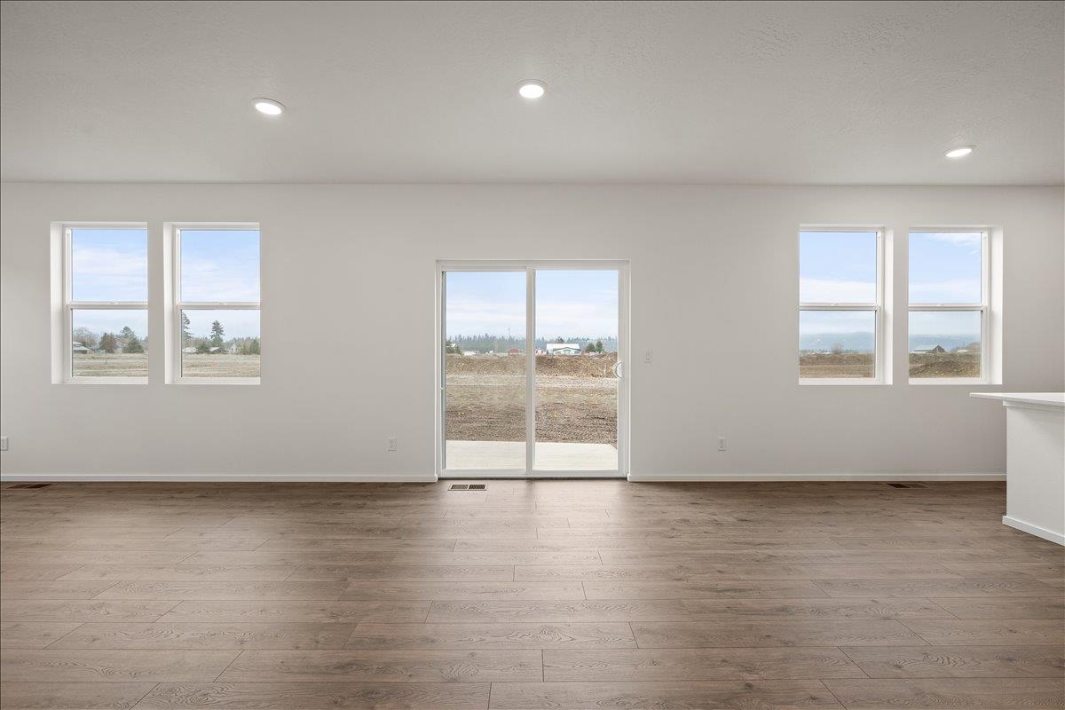 Deer Park, Washington, 99006, United States, 5 Bedrooms Bedrooms, ,2 BathroomsBathrooms,Residential,For Sale,1956687