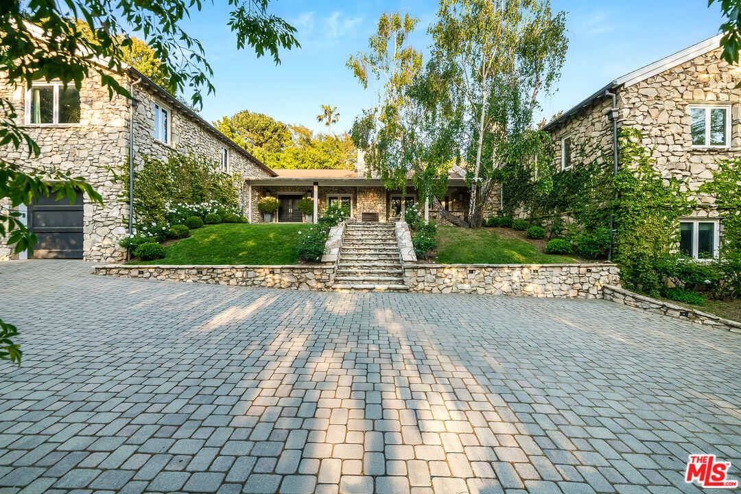 Los Angeles, California, 90077, United States, 5 Bedrooms Bedrooms, ,7 BathroomsBathrooms,Residential,For Sale,1827640