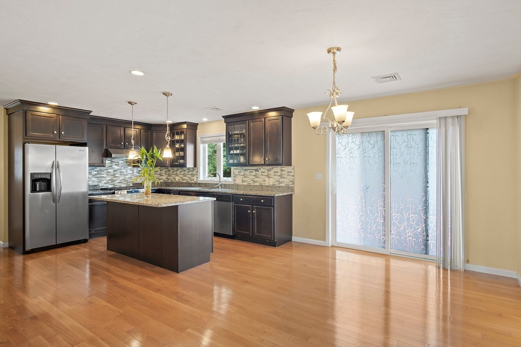 Rockland, Massachusetts, 02370, United States, 4 Bedrooms Bedrooms, ,3 BathroomsBathrooms,Residential,For Sale,1898711