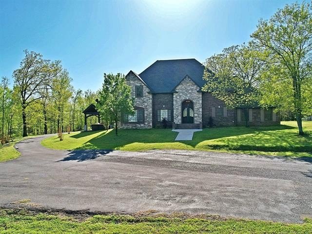 Tahlequah, Oklahoma, 74464, United States, 4 Bedrooms Bedrooms, ,6 BathroomsBathrooms,Residential,For Sale,1983044