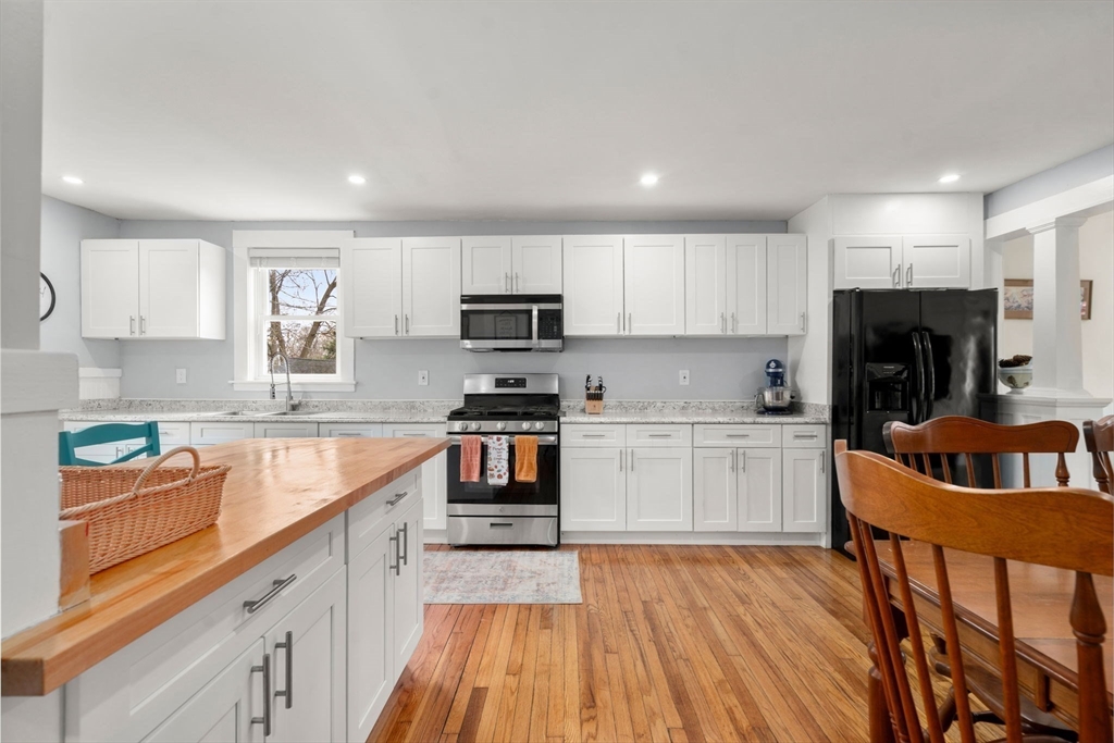 Maynard, Massachusetts, 01754, United States, 3 Bedrooms Bedrooms, ,2 BathroomsBathrooms,Residential,For Sale,1994472