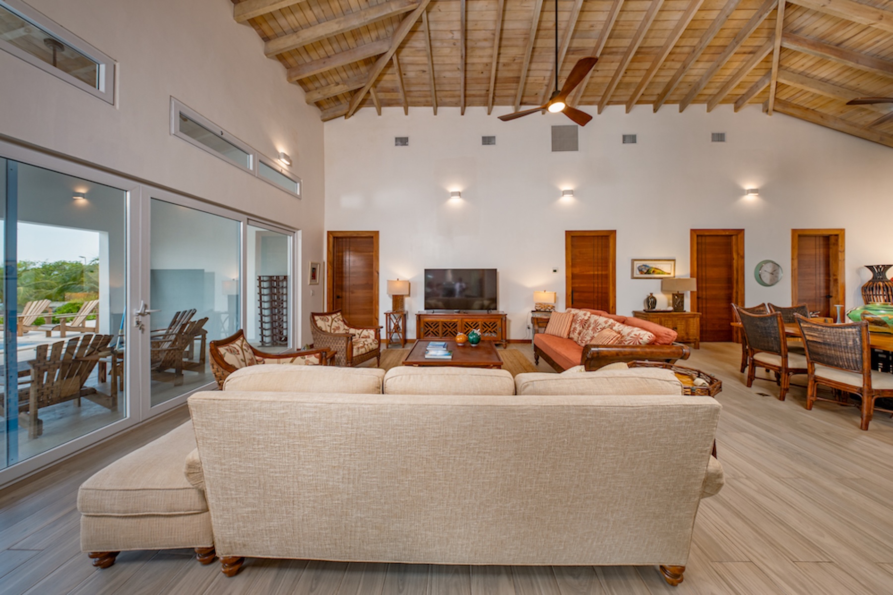  Beachfront Resort Style Home with Pool, Boat Slip & Lift, Guaiabara Beach - 物件實景