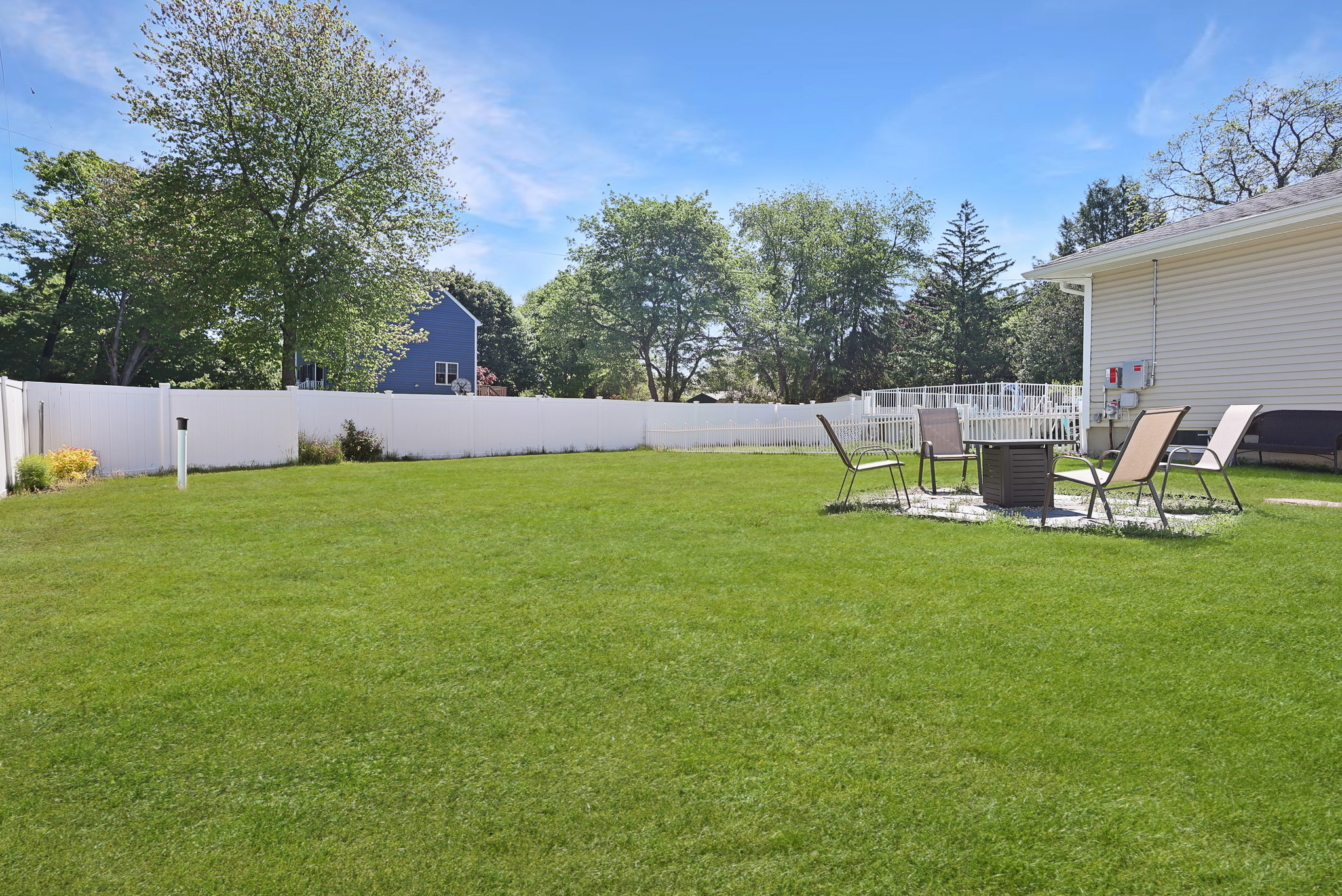 Haverhill, Massachusetts, 01830, United States, 3 Bedrooms Bedrooms, ,2 BathroomsBathrooms,Residential,For Sale,2048999