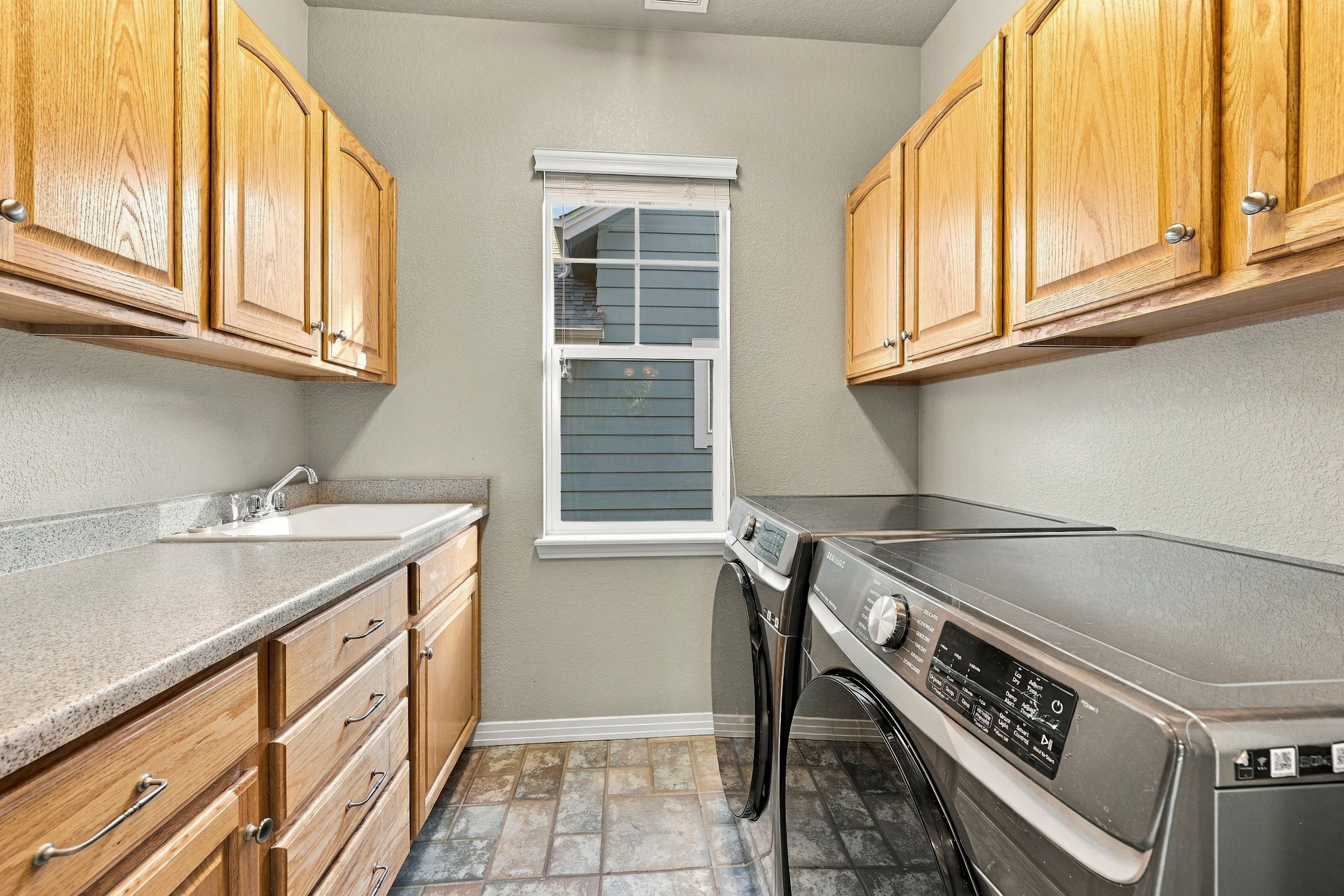  Beautifully updated and ideally located in desirable McKay Landing - 物件實景