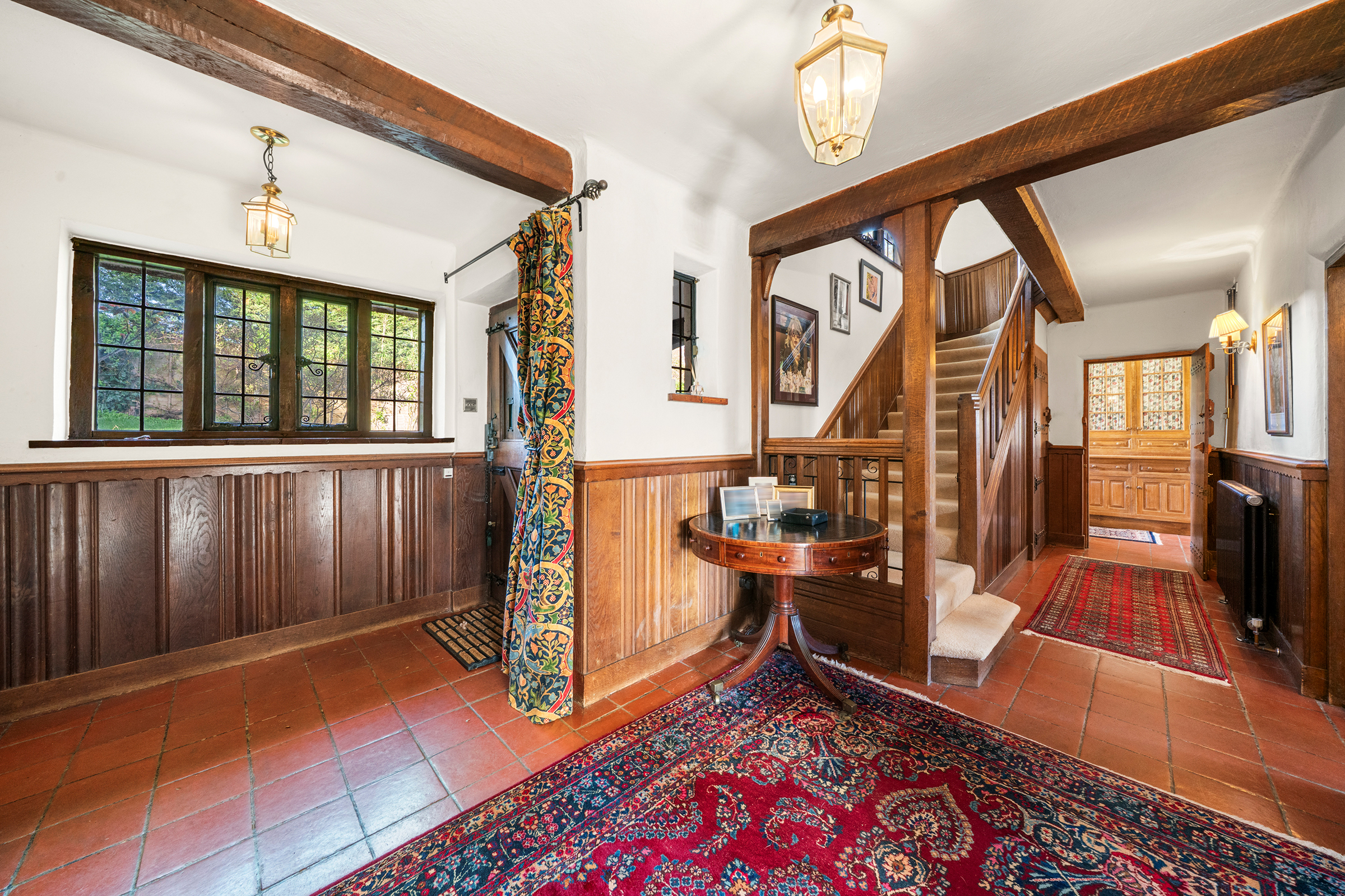  A Handsome House on One of Esher’s Most Coveted Private Roads - 物件實景