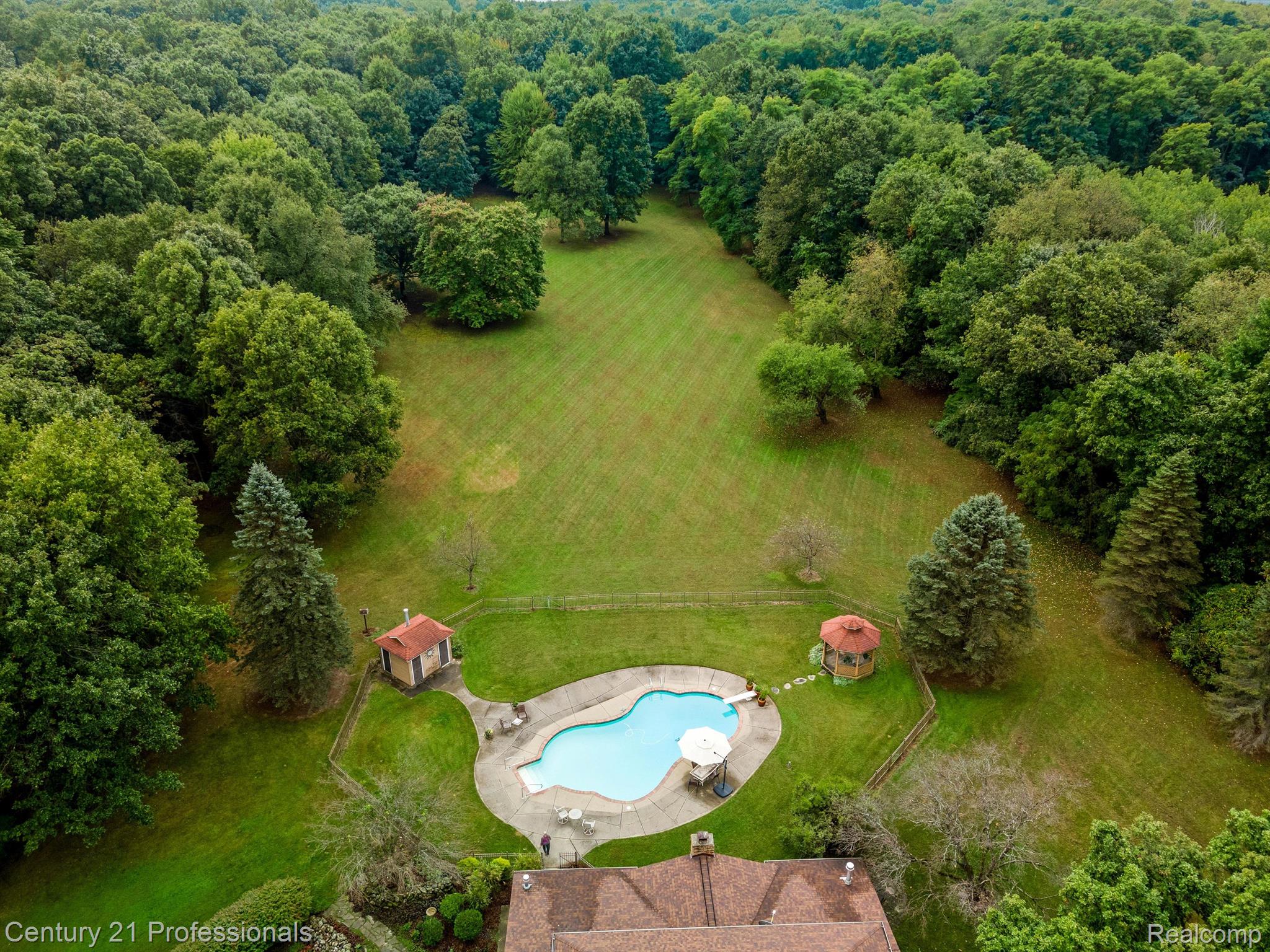 Holly, Michigan, 48442, United States, 4 Bedrooms Bedrooms, ,4 BathroomsBathrooms,Residential,For Sale,1943640