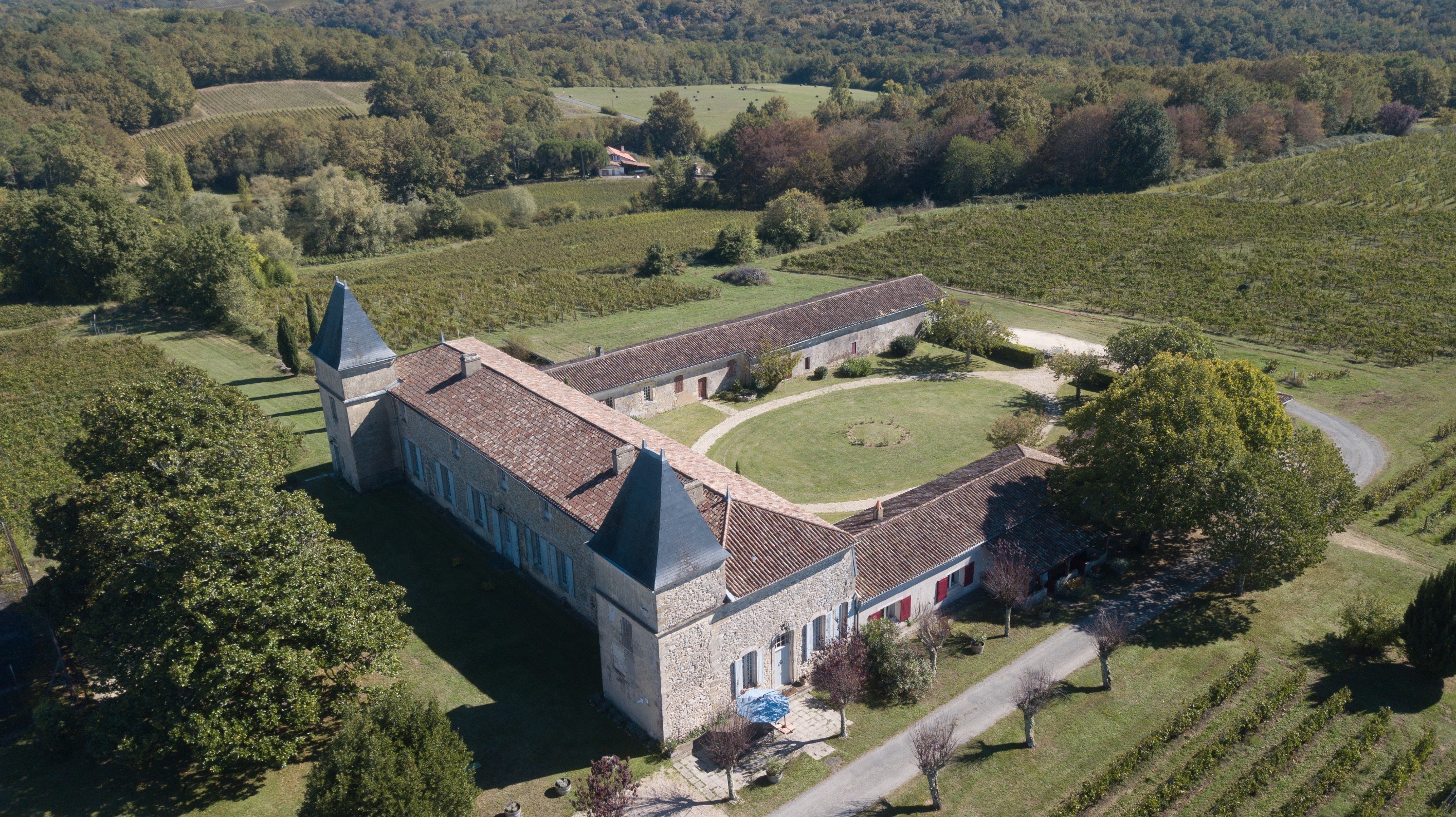  25 KM FROM BORDEAUX – STUNNING COUNTRY ESTATE – 10 HECTARES – NUMEROUS OUTBUILD… - 物件實景