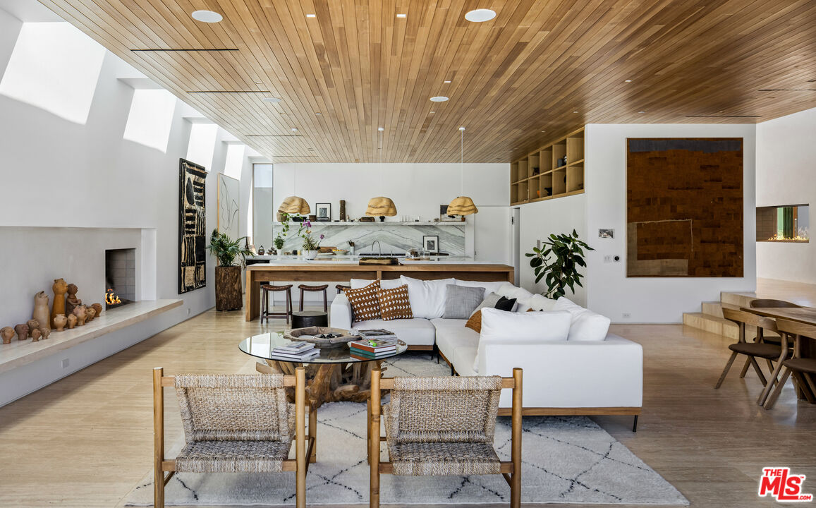 Malibu, California, 90265, United States, 5 Bedrooms Bedrooms, ,8 BathroomsBathrooms,Residential,For Sale,1925394