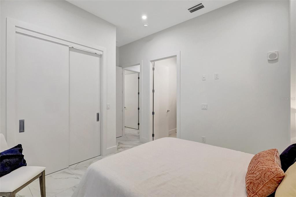 Sarasota, Florida, 34236, United States, 3 Bedrooms Bedrooms, ,4 BathroomsBathrooms,Residential,For Sale,1828539