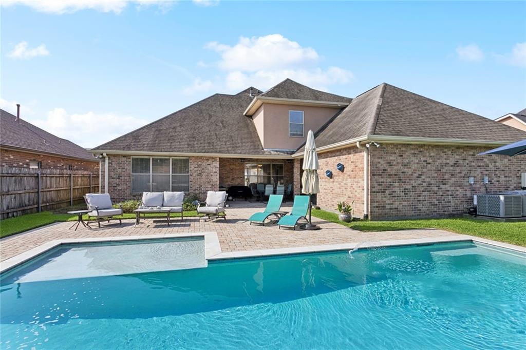 Harvey, Louisiana, 70058, United States, 4 Bedrooms Bedrooms, ,4 BathroomsBathrooms,Residential,For Sale,1919980