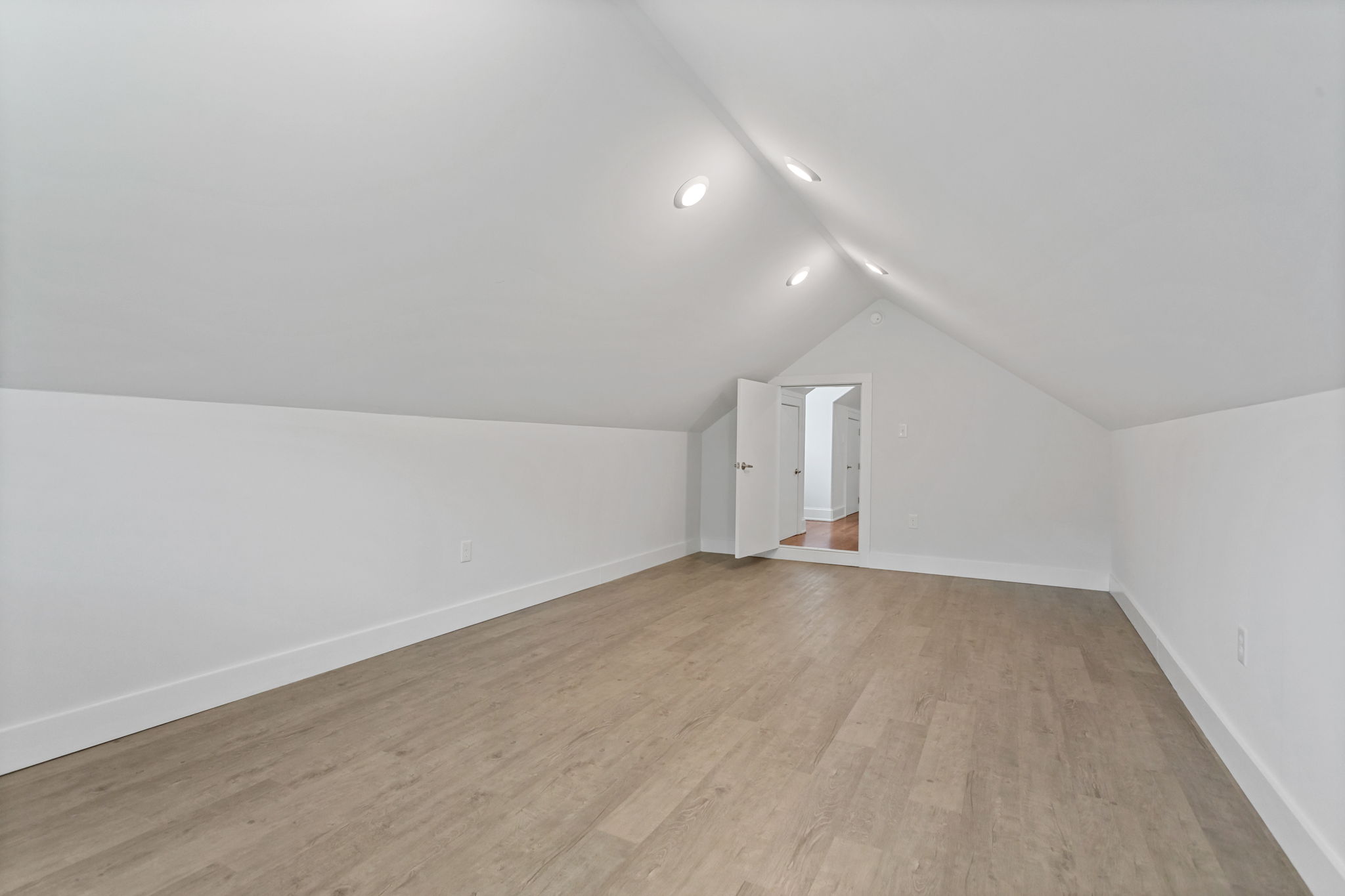  204 Crestwood Drive, Greenville, SC 29609 - 物件實景