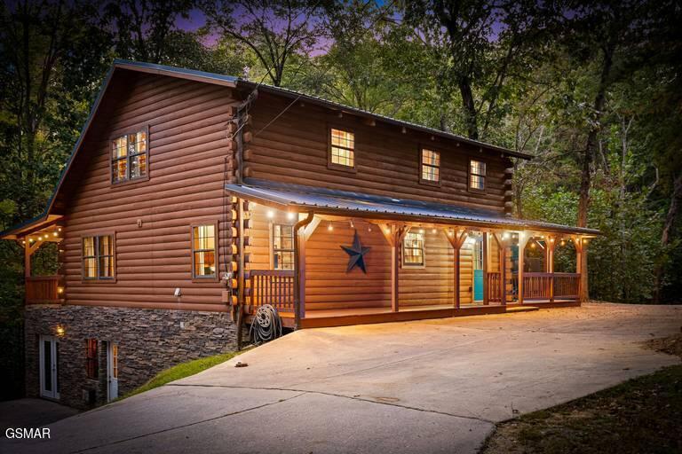 Sevierville, Tennessee, 37876, United States, 2 Bedrooms Bedrooms, ,4 BathroomsBathrooms,Residential,For Sale,2019046