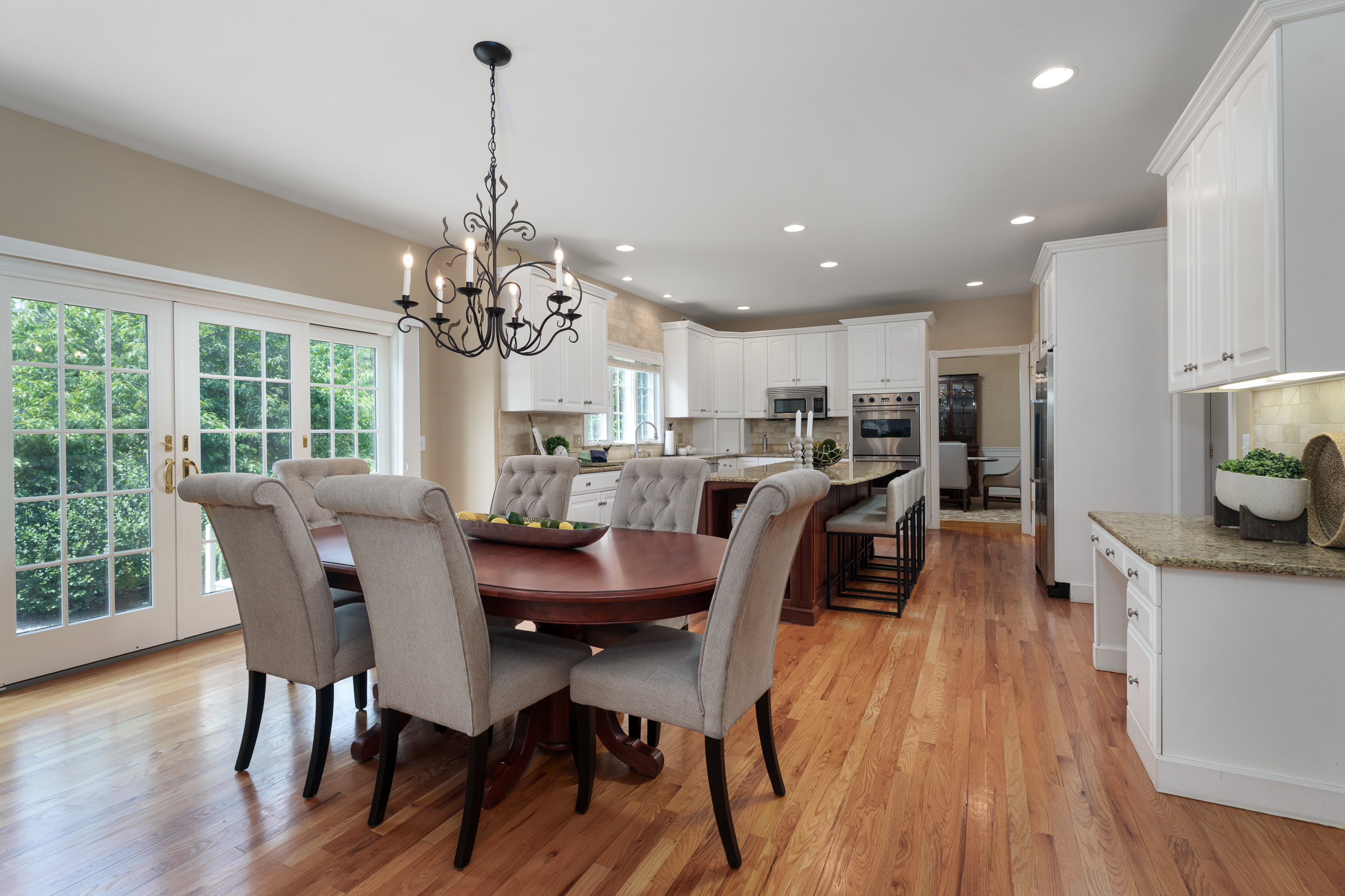 Generously Scaled Rooms Warmed by Timeless Detailing - 物件實景