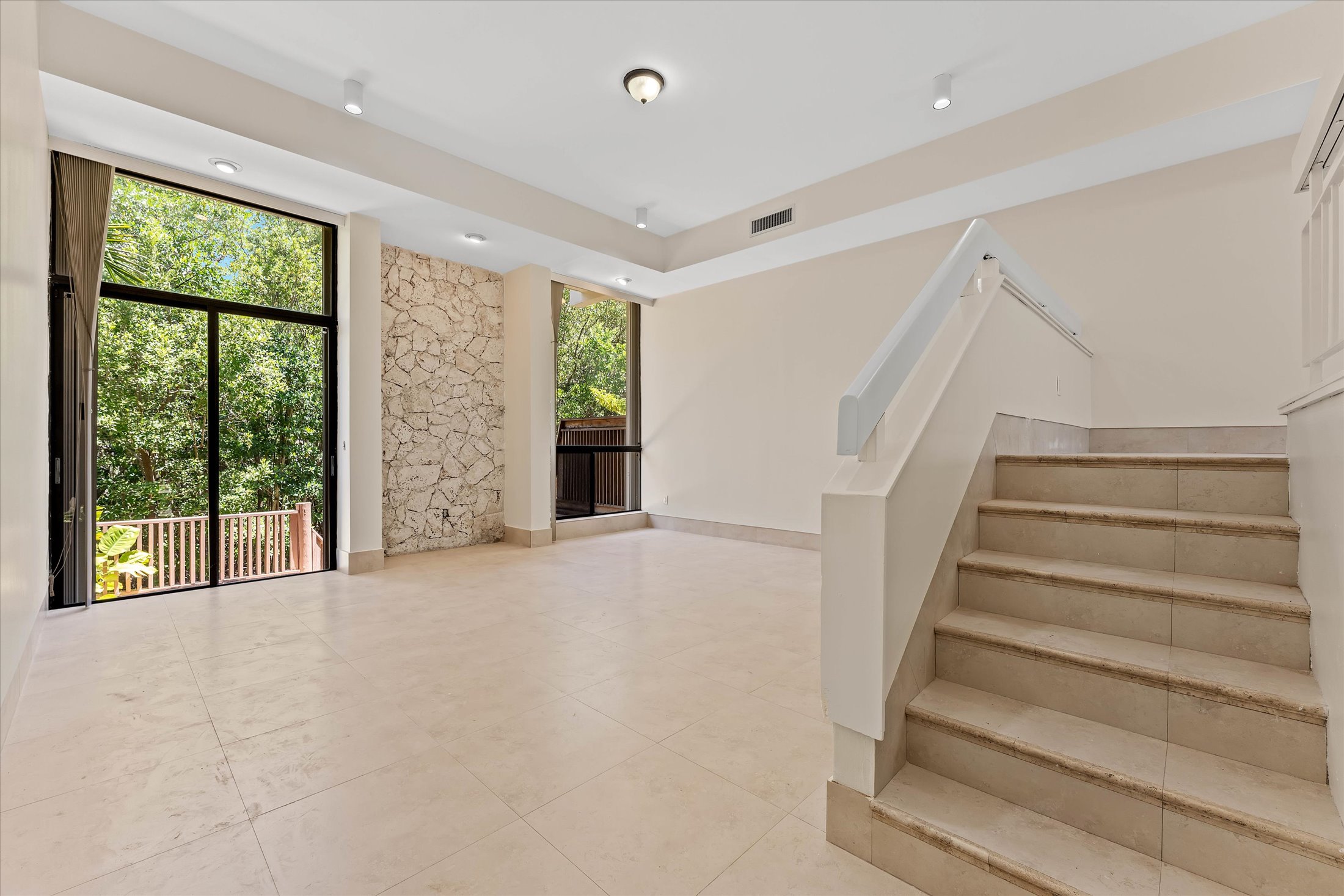  2525 NE 135th St, North Miami, FL, 33181 - 物件實景
