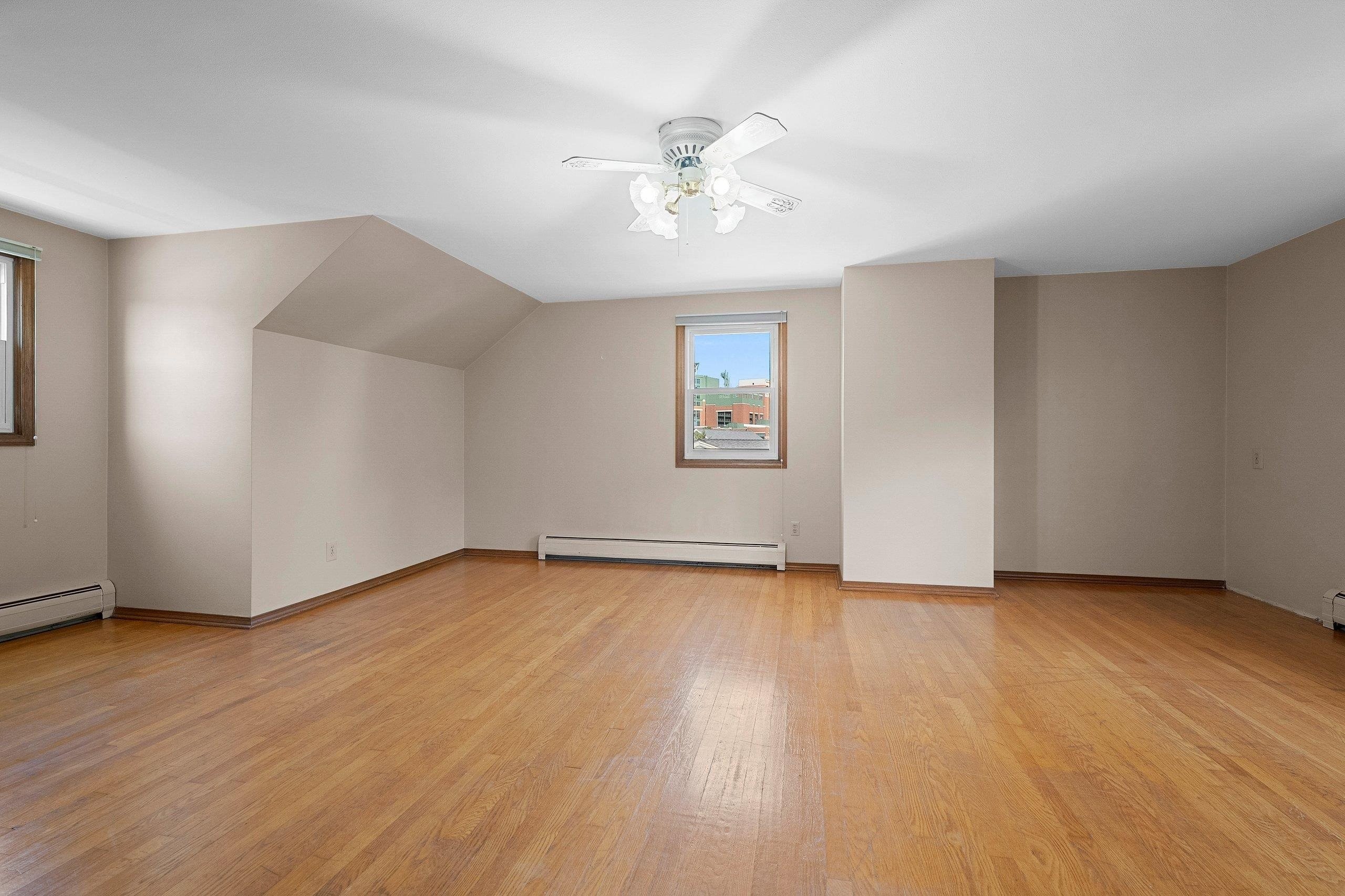 GREEN BAY, Wisconsin, 54304-4417, United States, 4 Bedrooms Bedrooms, ,2 BathroomsBathrooms,Residential,For Sale,1978060