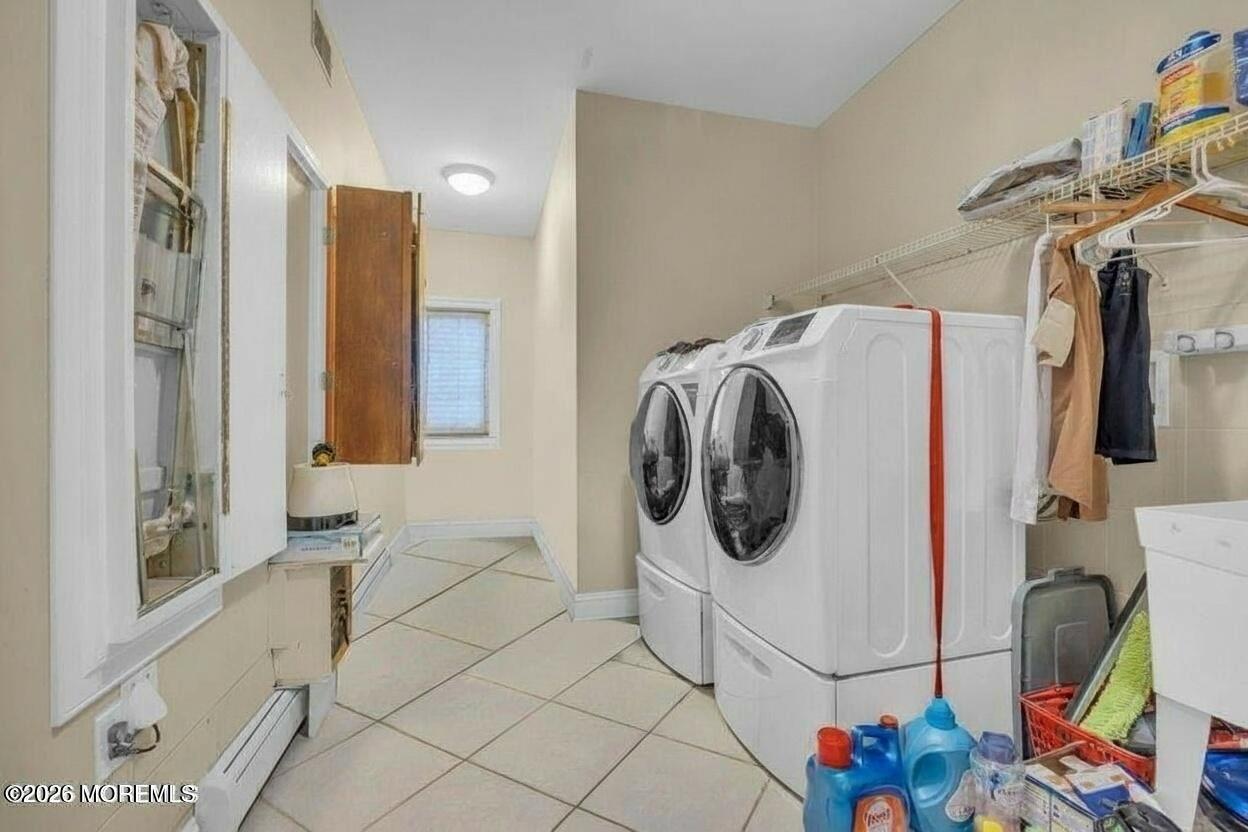Manalapan, New Jersey, 07726, United States, 4 Bedrooms Bedrooms, ,5 BathroomsBathrooms,Residential,For Sale,2042369