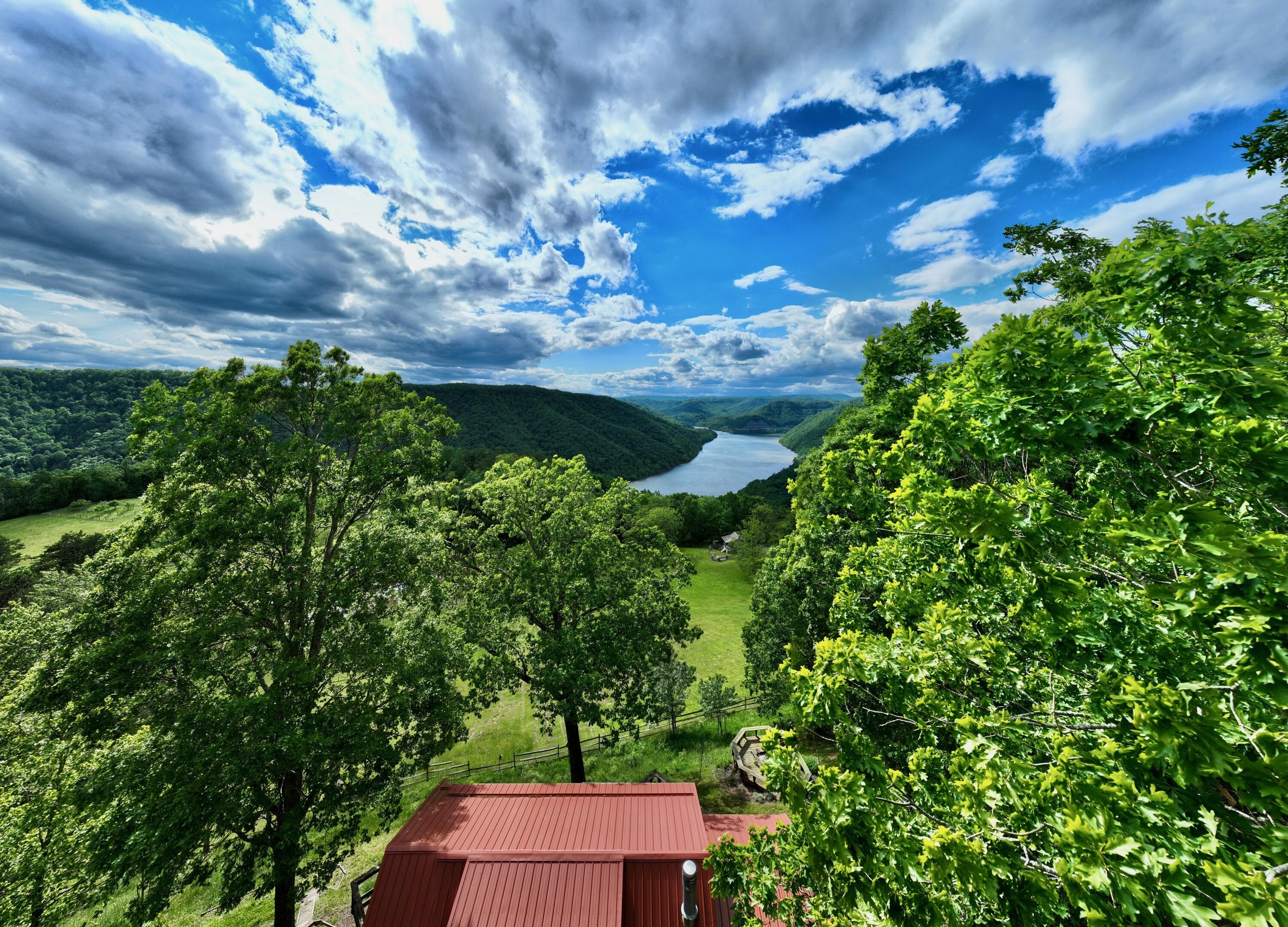 Hinton, West Virginia, 25951, United States, 3 Bedrooms Bedrooms, ,2 BathroomsBathrooms,Residential,For Sale,1847194