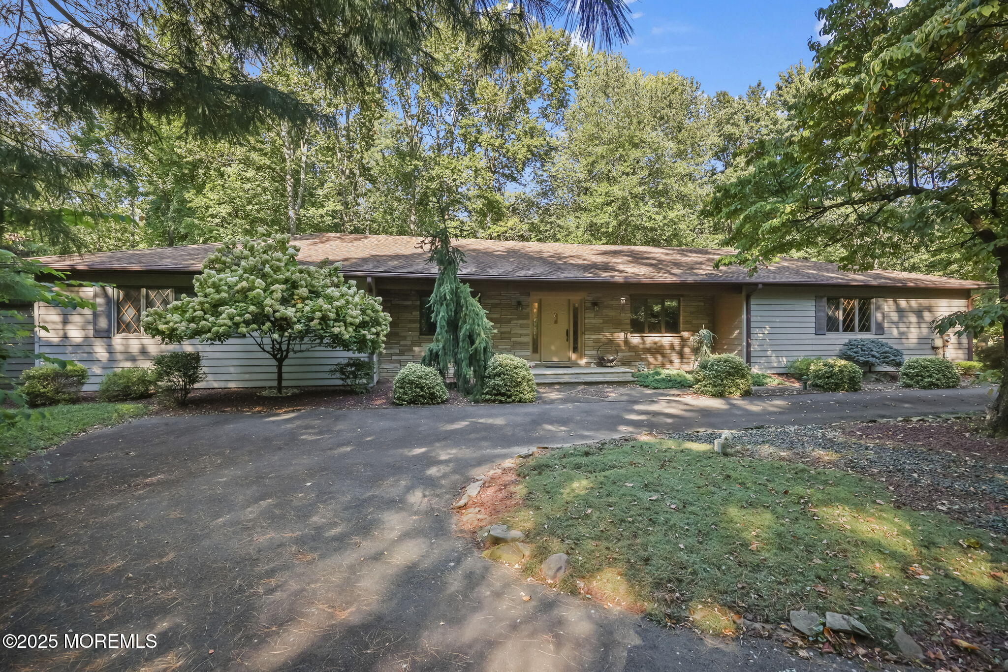 Manalapan, New Jersey, 07726, United States, 3 Bedrooms Bedrooms, ,3 BathroomsBathrooms,Residential,For Sale,1940205