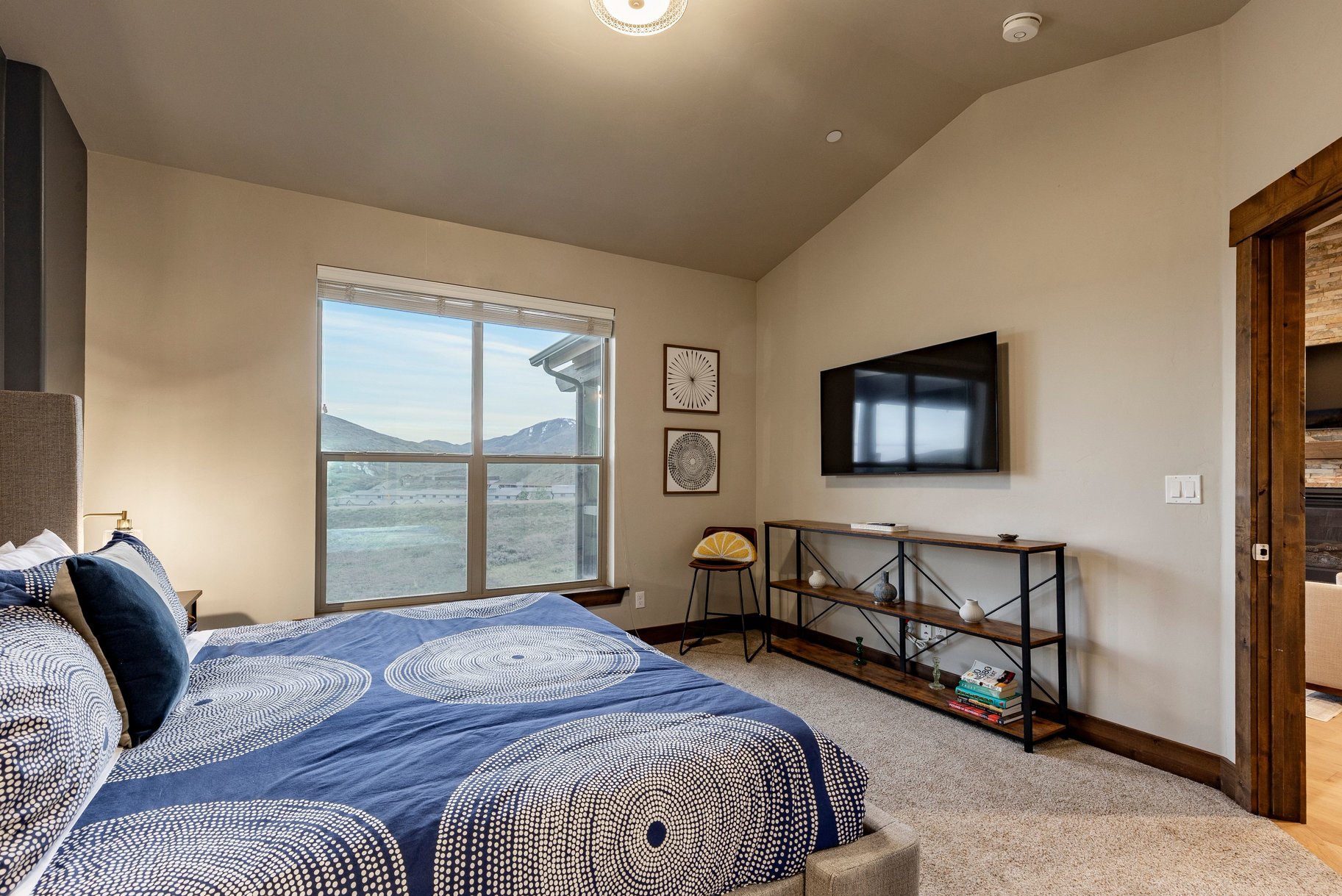  Stunning End-Unit Townhome With Loads of Natural Light - 物件實景