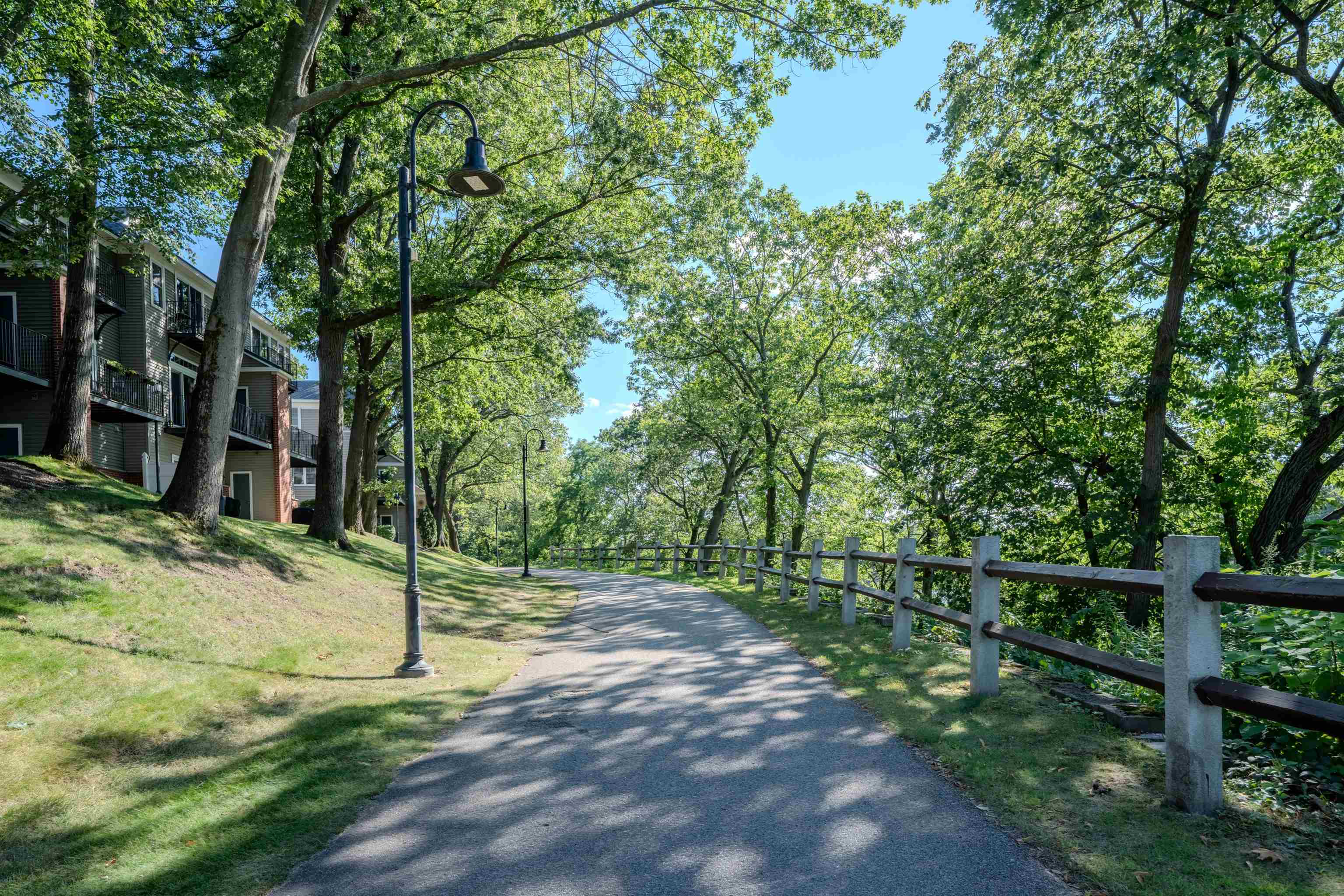 Manchester, New Hampshire, 03101, United States, 2 Bedrooms Bedrooms, ,1 BathroomBathrooms,Residential,For Sale,1933144